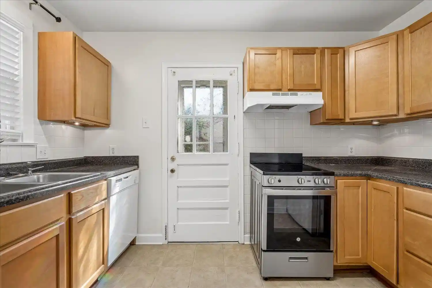 Photo 3 of Single family home for sale at 465 Grahamwood Dr, Memphis, TN 38122 | MLS# 10231938 | Listing updated on 2026-10-08