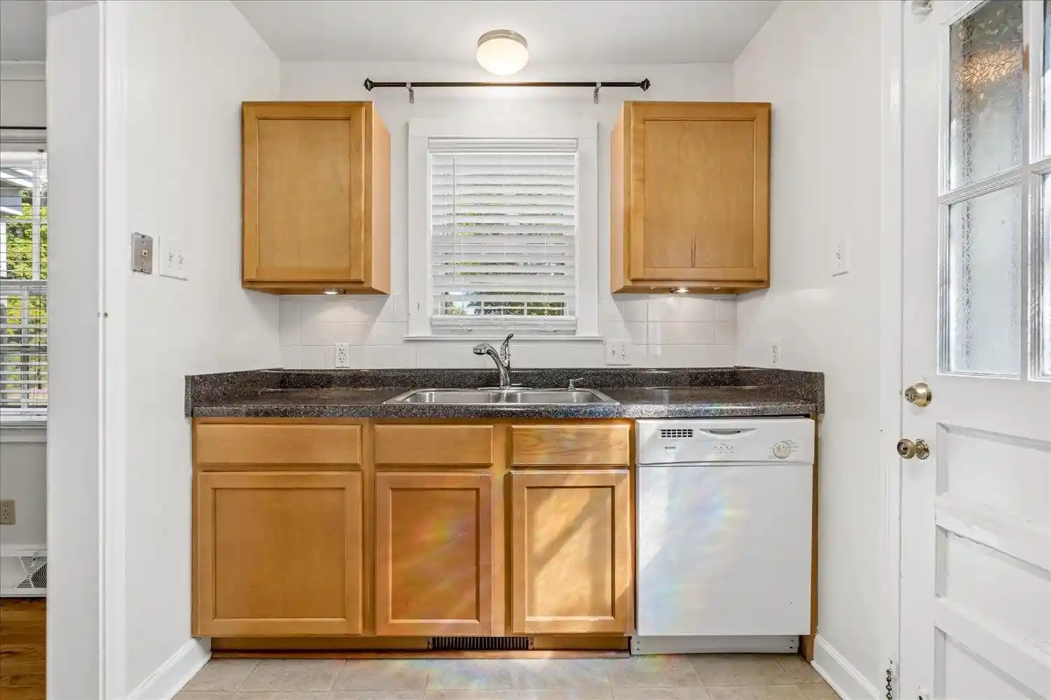 Photo 3 of Single family home for sale at 465 Grahamwood Dr, Memphis, TN 38122 | MLS# 10231938 | Listing updated on 2026-10-08