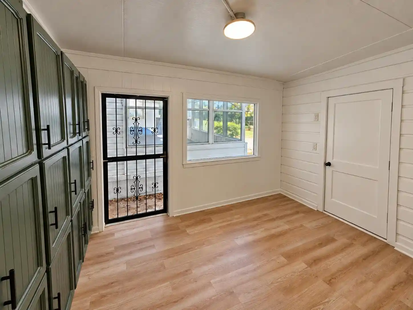 Photo 3 of Single family home for sale at 2560 Moore Rd, Germantown, TN 38138 | MLS# 10231950 | Listing updated on 2026-10-07