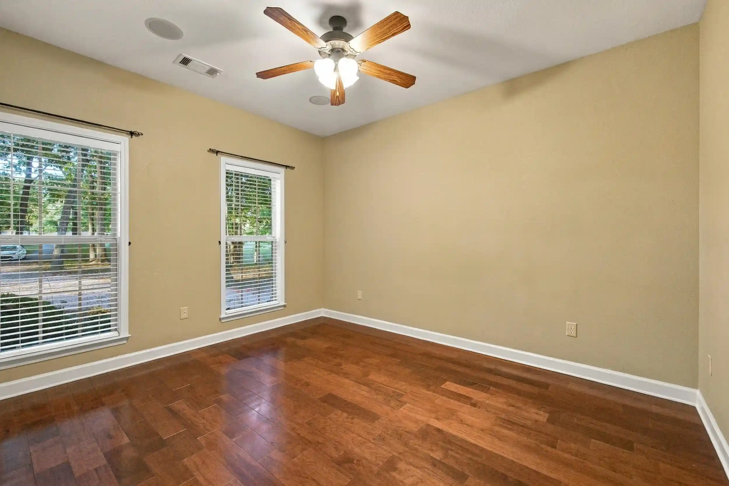 Photo 4 of Single family home for sale at 433 Perry Ln, Millington, TN 38053 | MLS# 10231961 | Listing updated on 2026-10-08