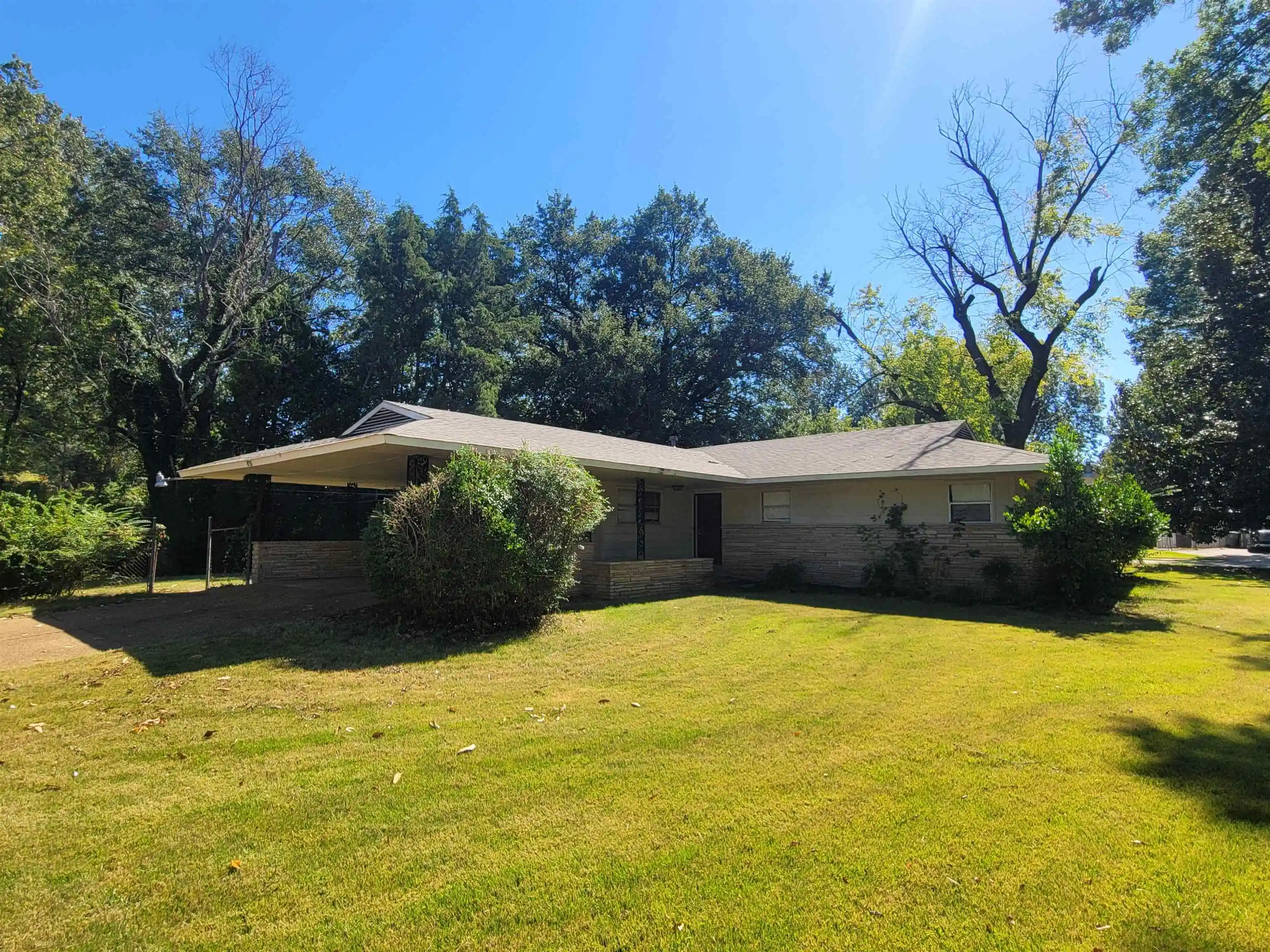 Photo 1 of Single family home for sale at 4056 Hermitage Dr, Memphis, TN 38116 | MLS# 10231964 | Listing updated on 2026-10-07