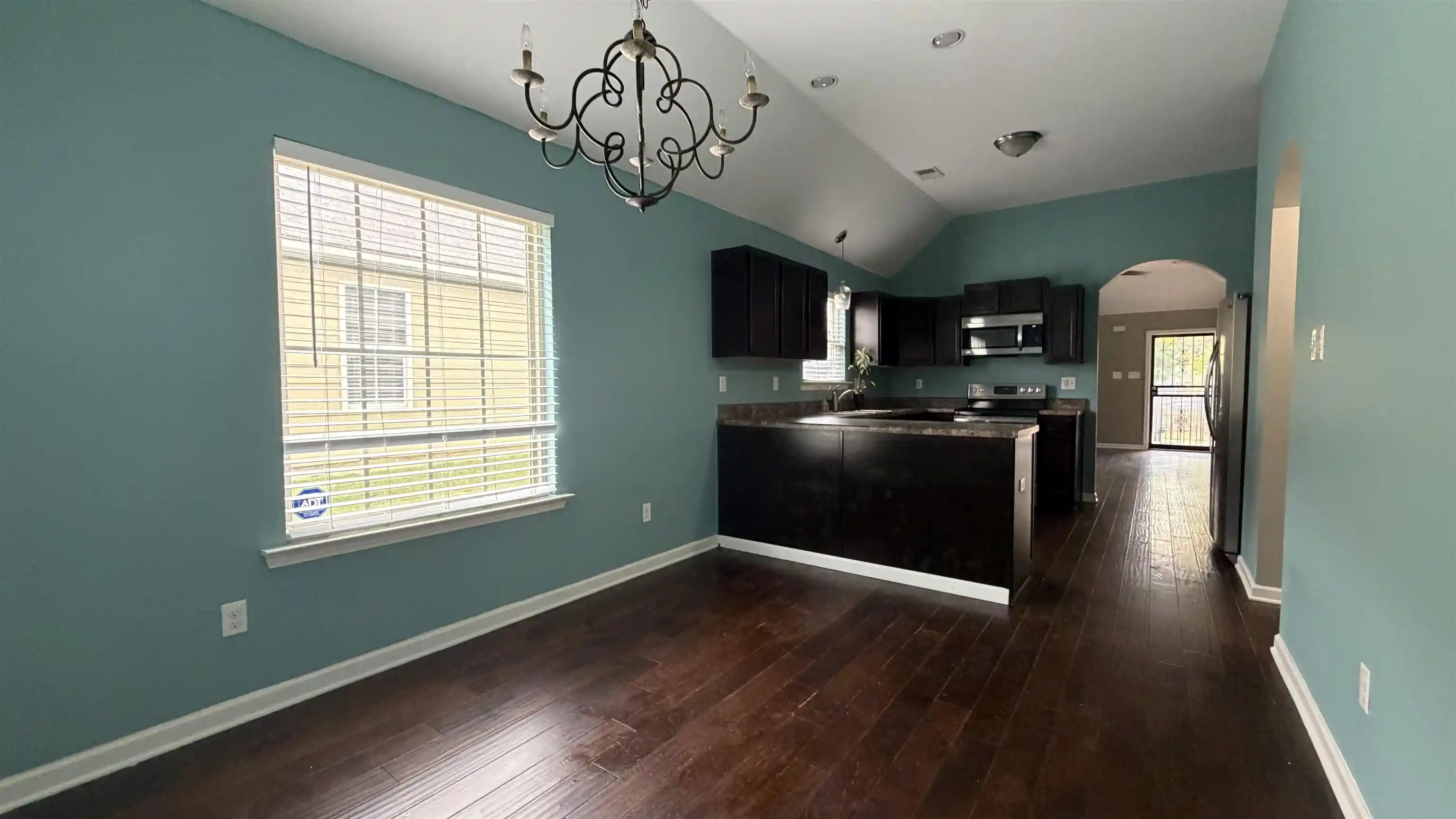 Photo 2 of Single family home for sale at 1319 Larkin Ave, Memphis, TN 38104 | MLS# 10231981 | Listing updated on 2026-10-08