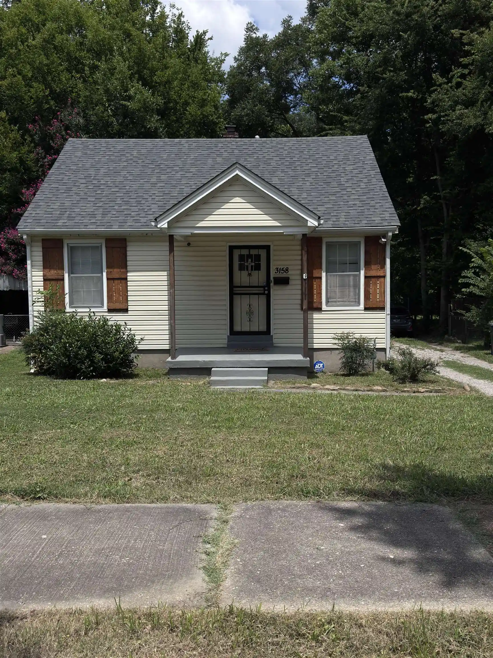 Photo 1 of Single family home for sale at 3158 Douglass Ave, Memphis, TN 38111 | MLS# 10232022 | Listing updated on 2026-10-08