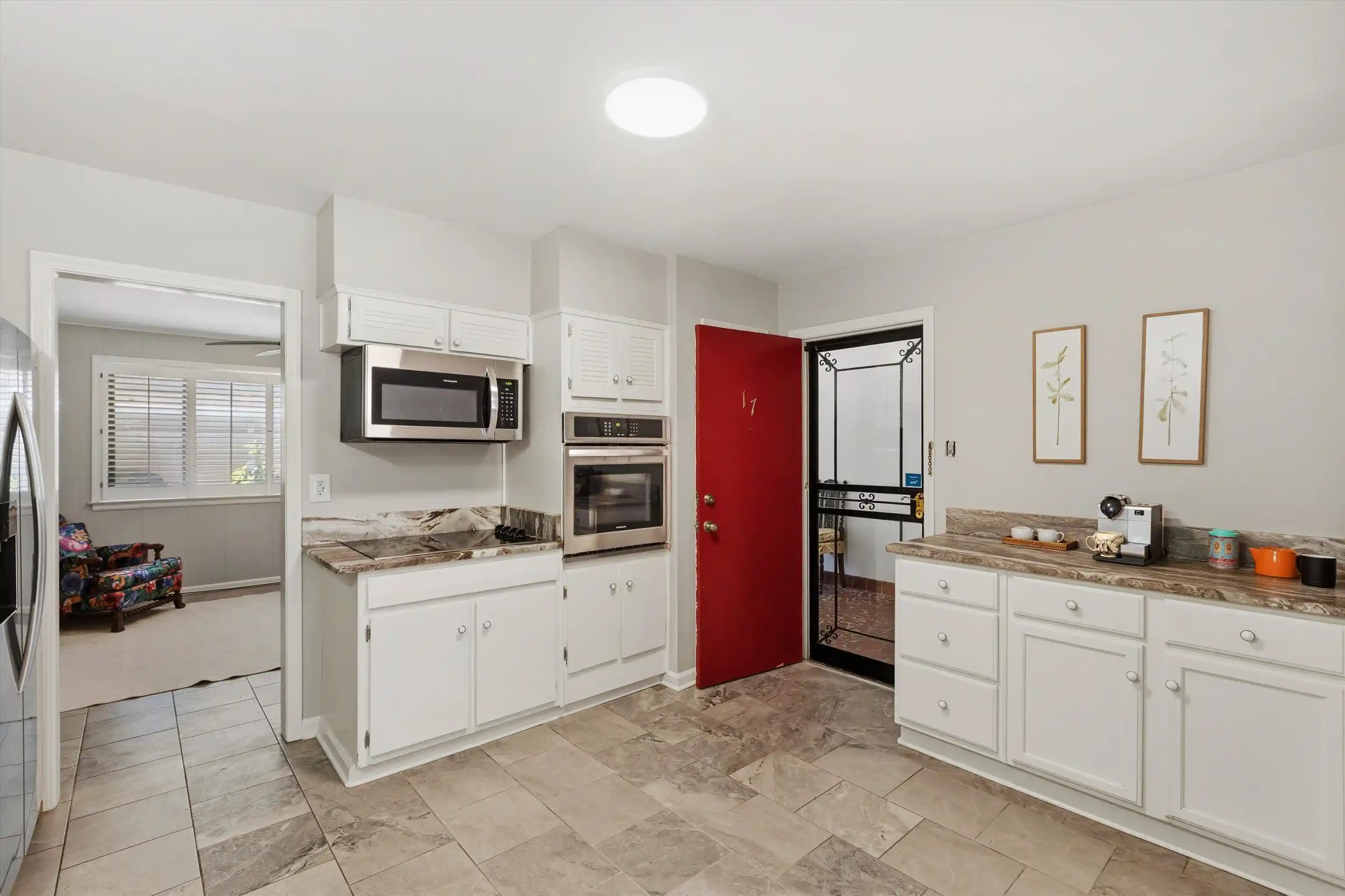 Listing Photo 2 - Condo for sale in building located at 4400 Poplar Ave, Memphis, TN 38117 - Unit #17