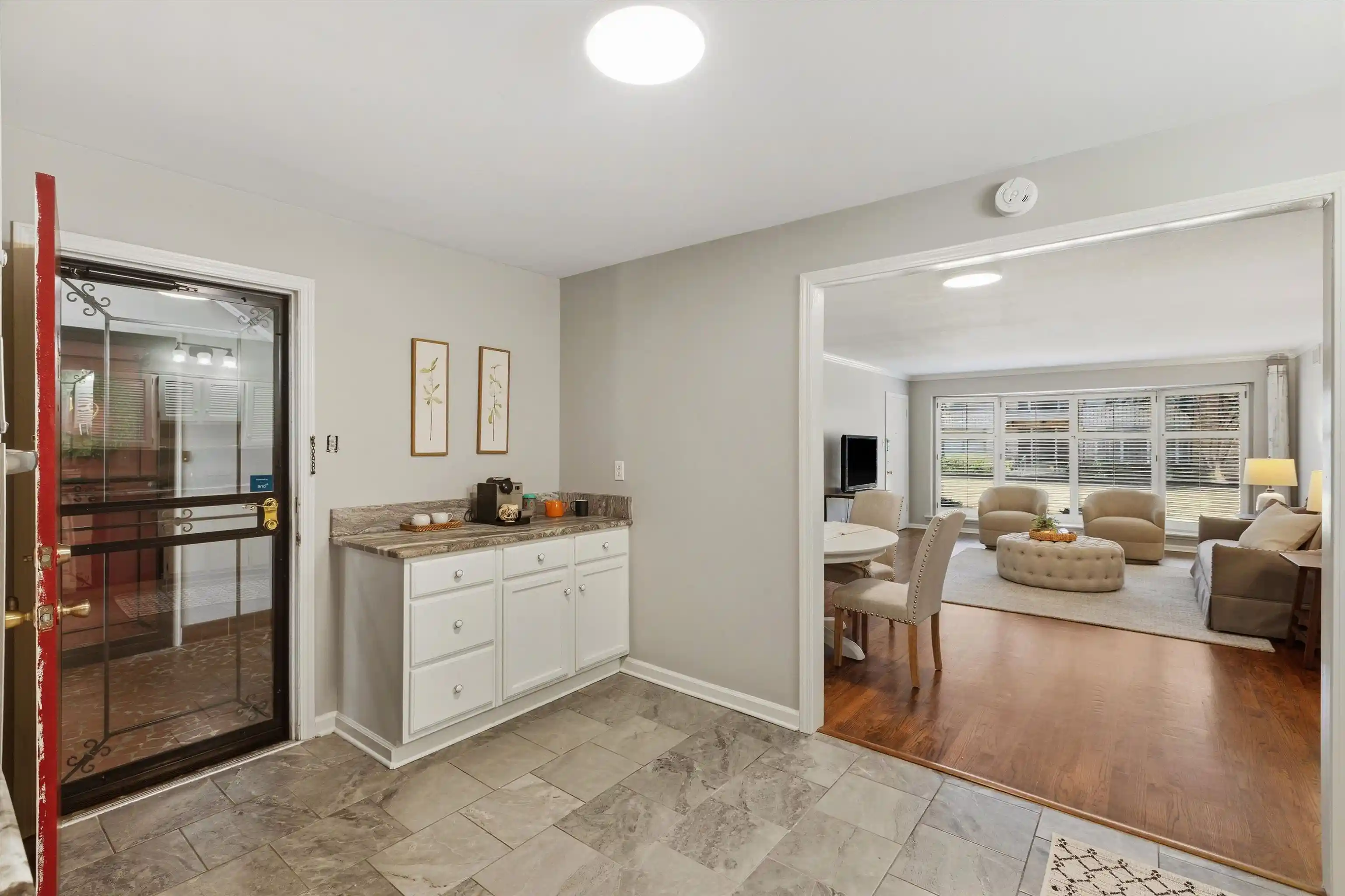 Listing Photo 3 - Condo for sale in building located at 4400 Poplar Ave, Memphis, TN 38117 - Unit #17