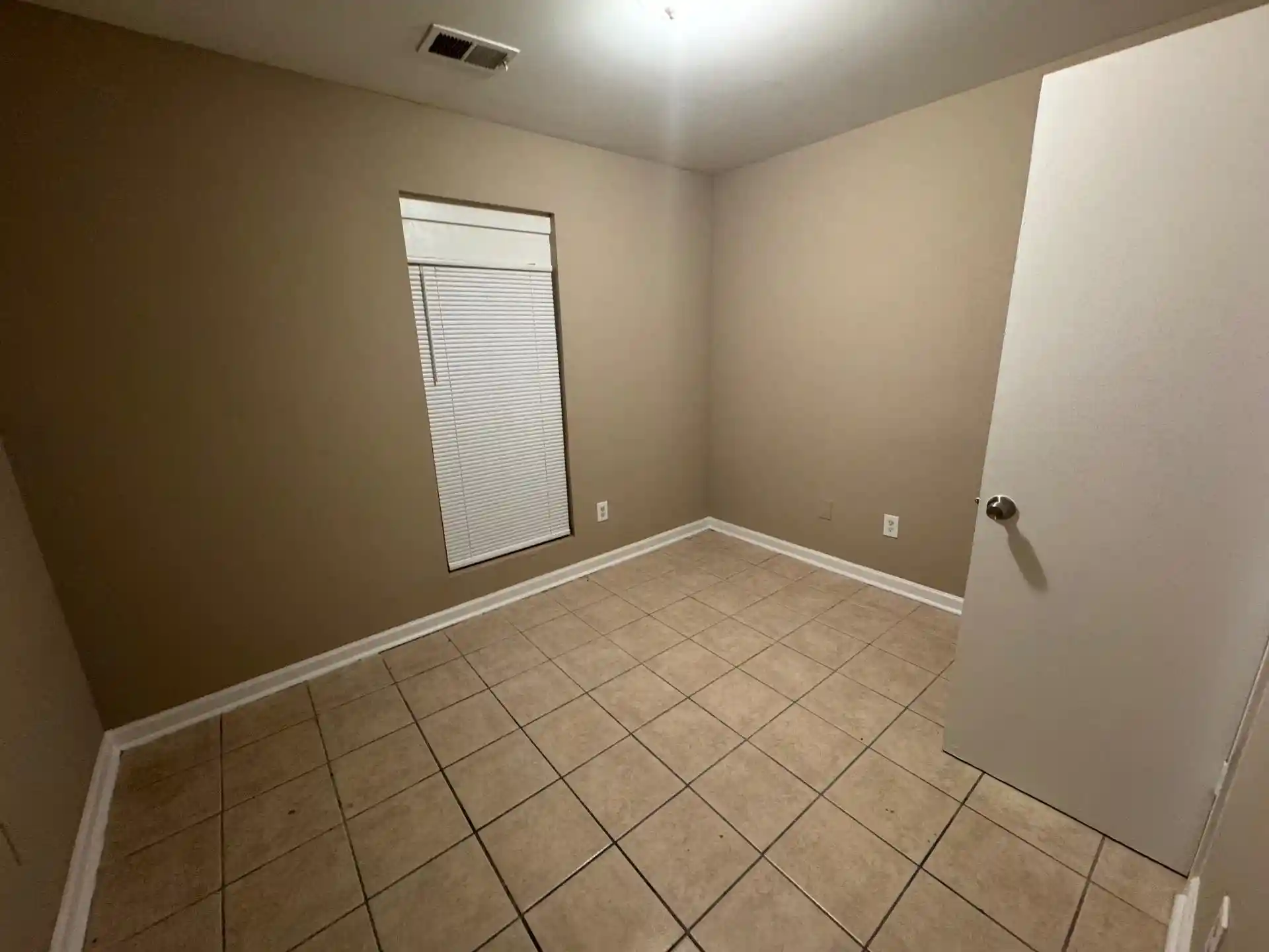 Photo 4 of Single family home for sale at 5043 Belfast Dr, Memphis, TN 38127 | MLS# 10232026 | Listing updated on 2026-10-29