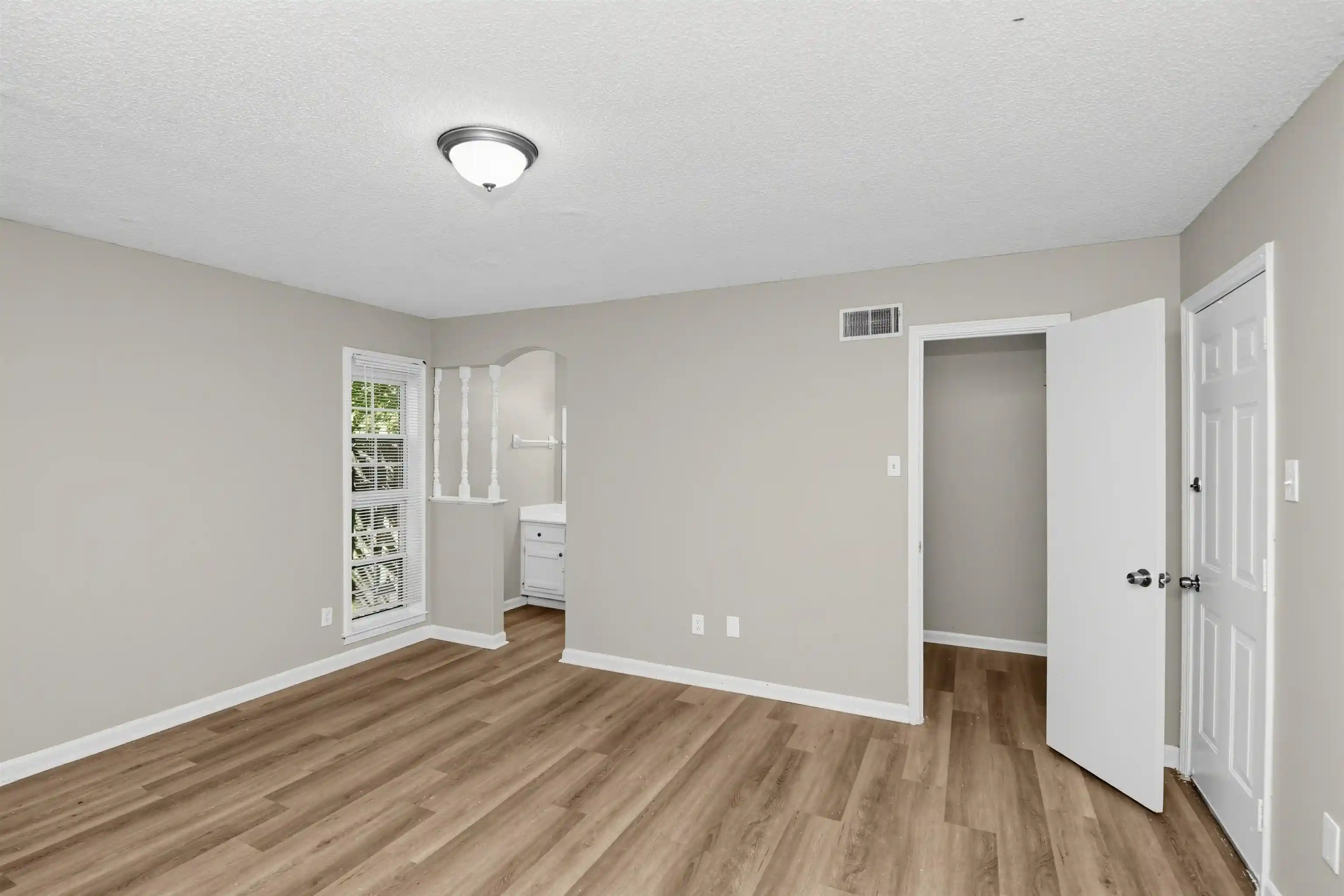 Photo 4 of Single family home for sale at 6350 Midsummer Way, Memphis, TN 38115 | MLS# 10232027 | Listing updated on 2026-10-08