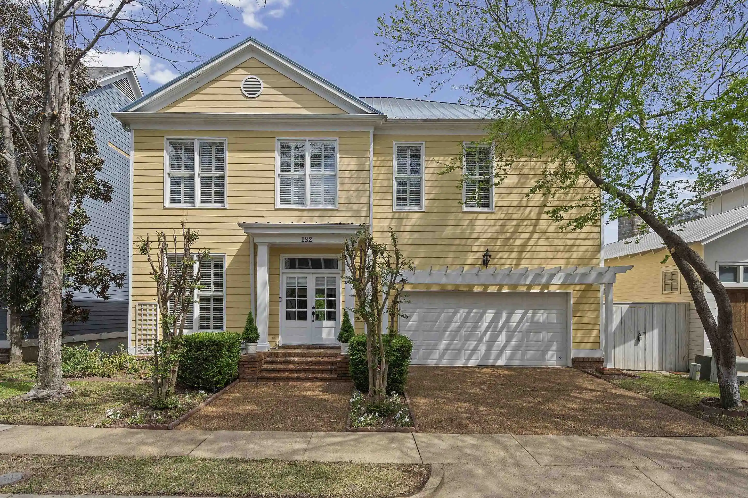 Photo 1 of Single family home for sale at 182 Harbor Isle Cir, Memphis, TN 38103 | MLS# 10232029 | Listing updated on 2026-10-08
