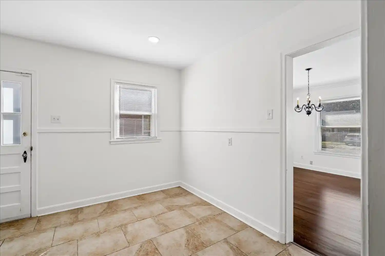Photo 3 of Single family home for sale at 3576 Charleswood Ave, Memphis, TN 38122 | MLS# 10232057 | Listing updated on 2026-10-09
