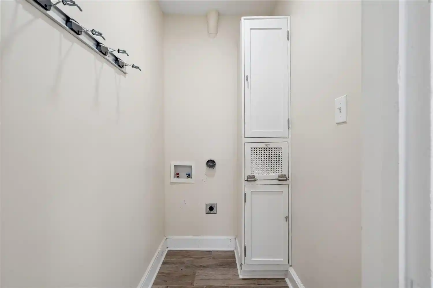 Photo 4 of Single family home for sale at 3576 Charleswood Ave, Memphis, TN 38122 | MLS# 10232057 | Listing updated on 2026-10-09