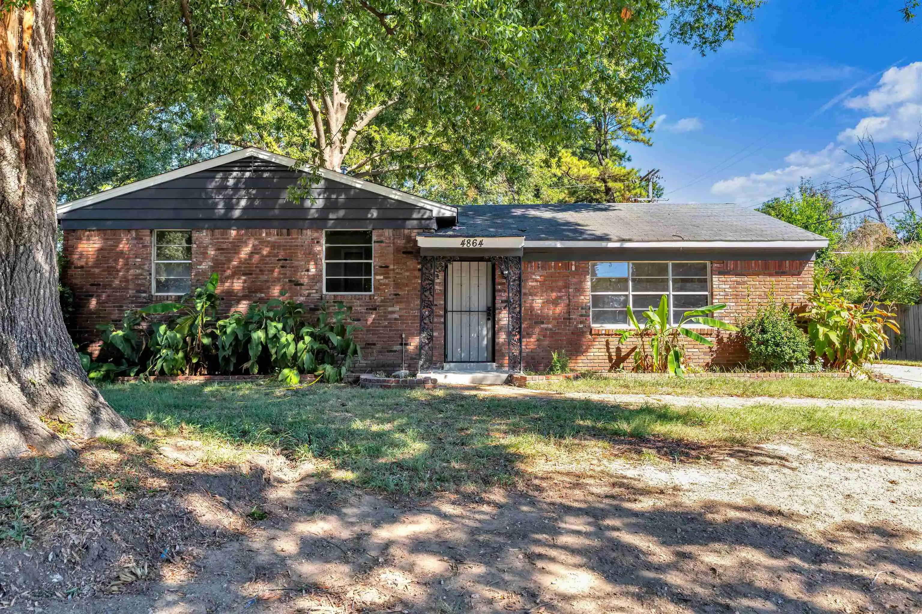 Photo 1 of Single family home for sale at 4864 Cloister Ave, Memphis, TN 38118 | MLS# 10232072 | Listing updated on 2026-10-09