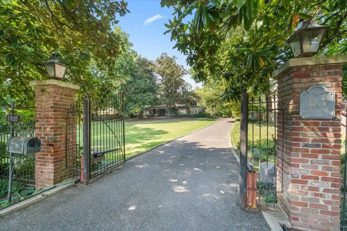 Photo 1 of Single family home for sale at 1520 Central Ave, Memphis, TN 38104 | MLS# 10232073 | Listing updated on 2026-10-09