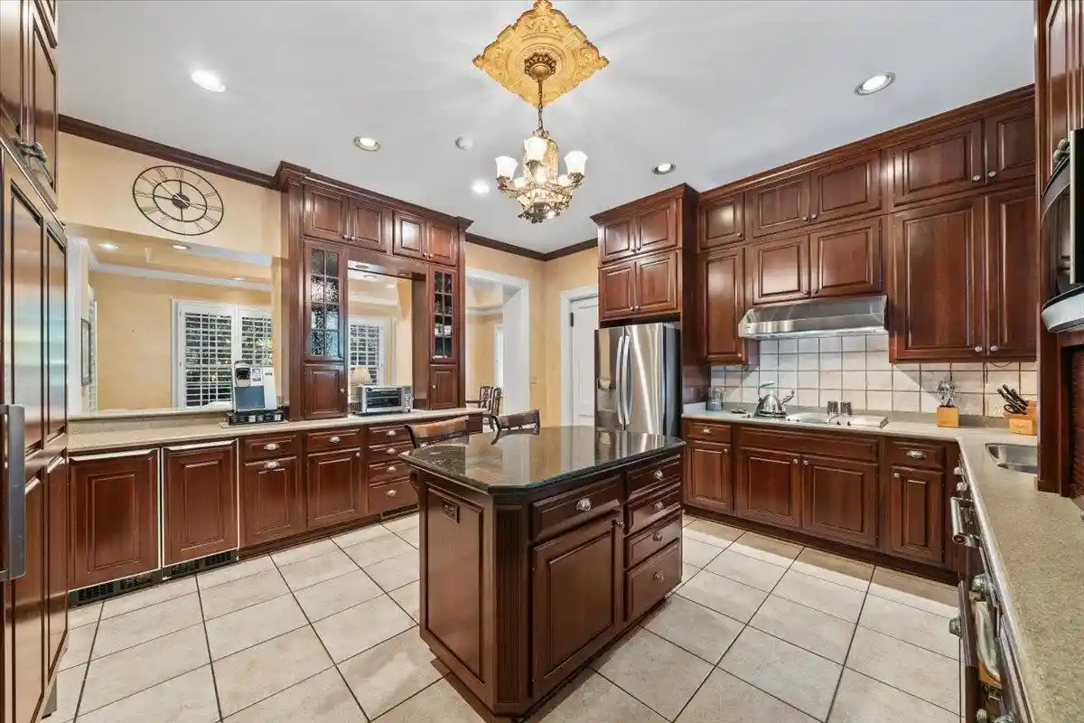 Photo 3 of Single family home for sale at 1520 Central Ave, Memphis, TN 38104 | MLS# 10232073 | Listing updated on 2026-10-09