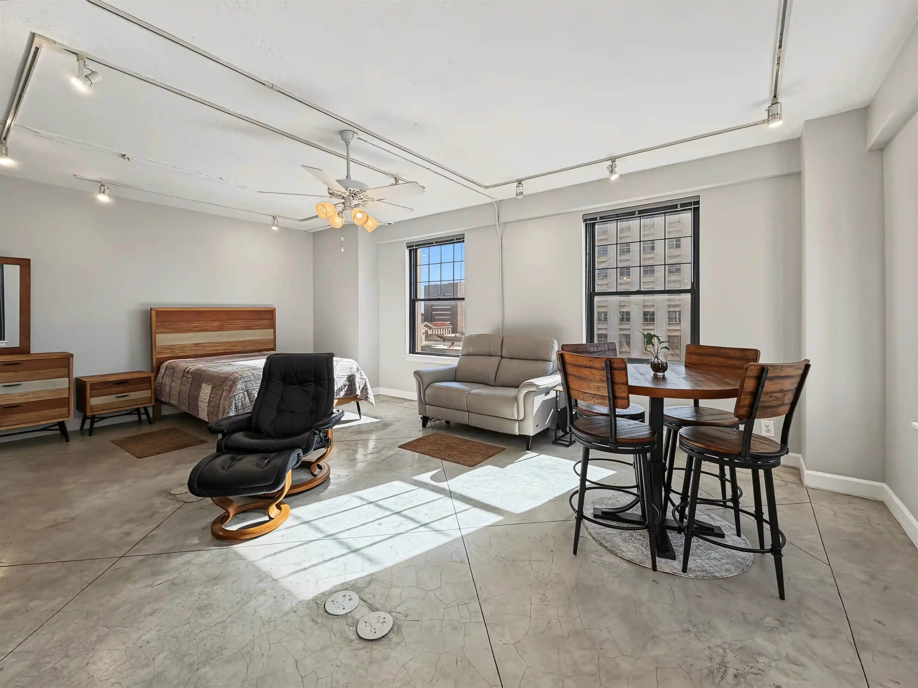 Photo 3 of Condo for sale at 109 N Main St #802, Memphis, TN 38103 | MLS# 10232074 | Listing updated on 2026-10-13