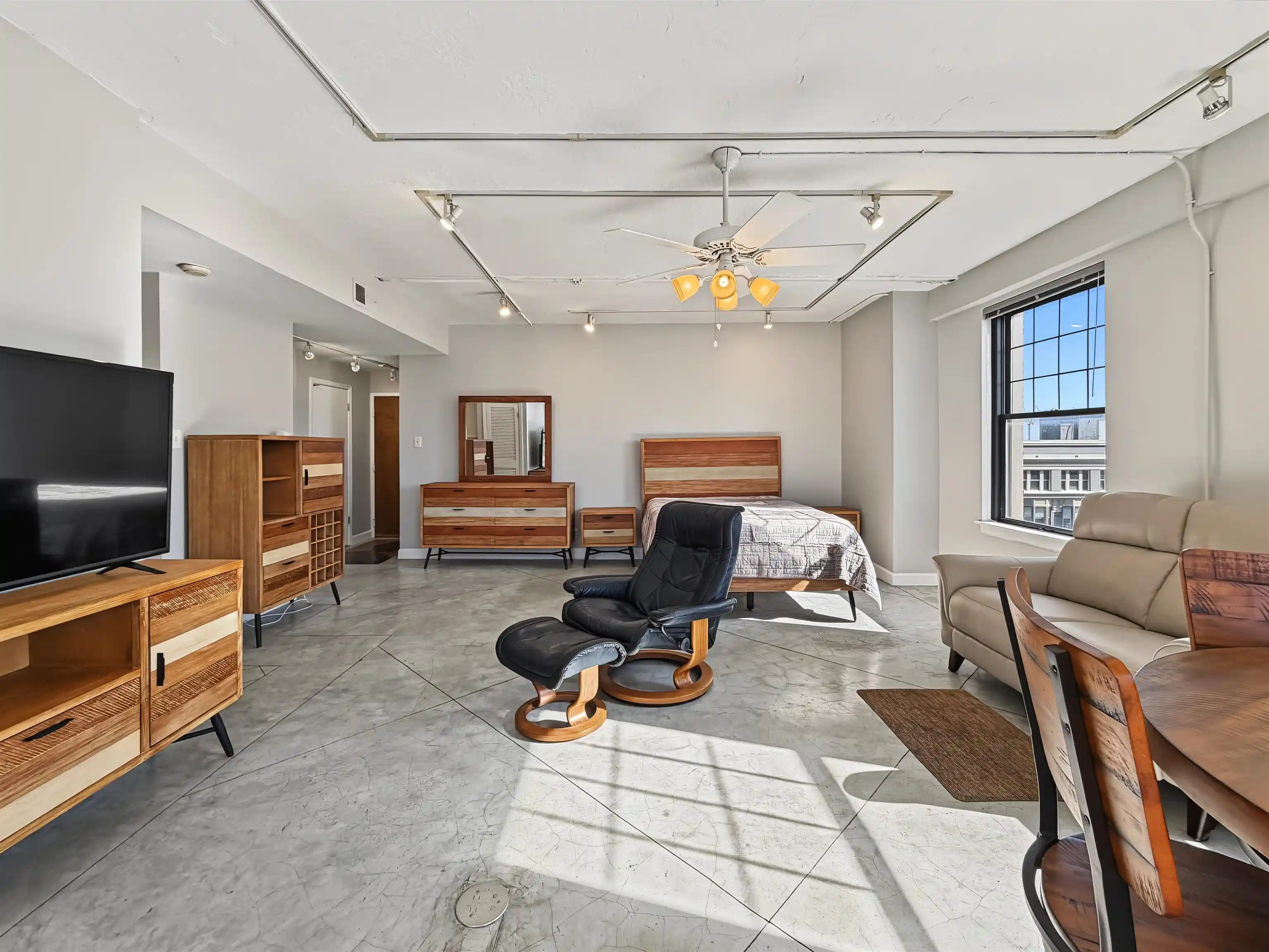 Photo 4 of Condo for sale at 109 N Main St #802, Memphis, TN 38103 | MLS# 10232074 | Listing updated on 2026-10-13