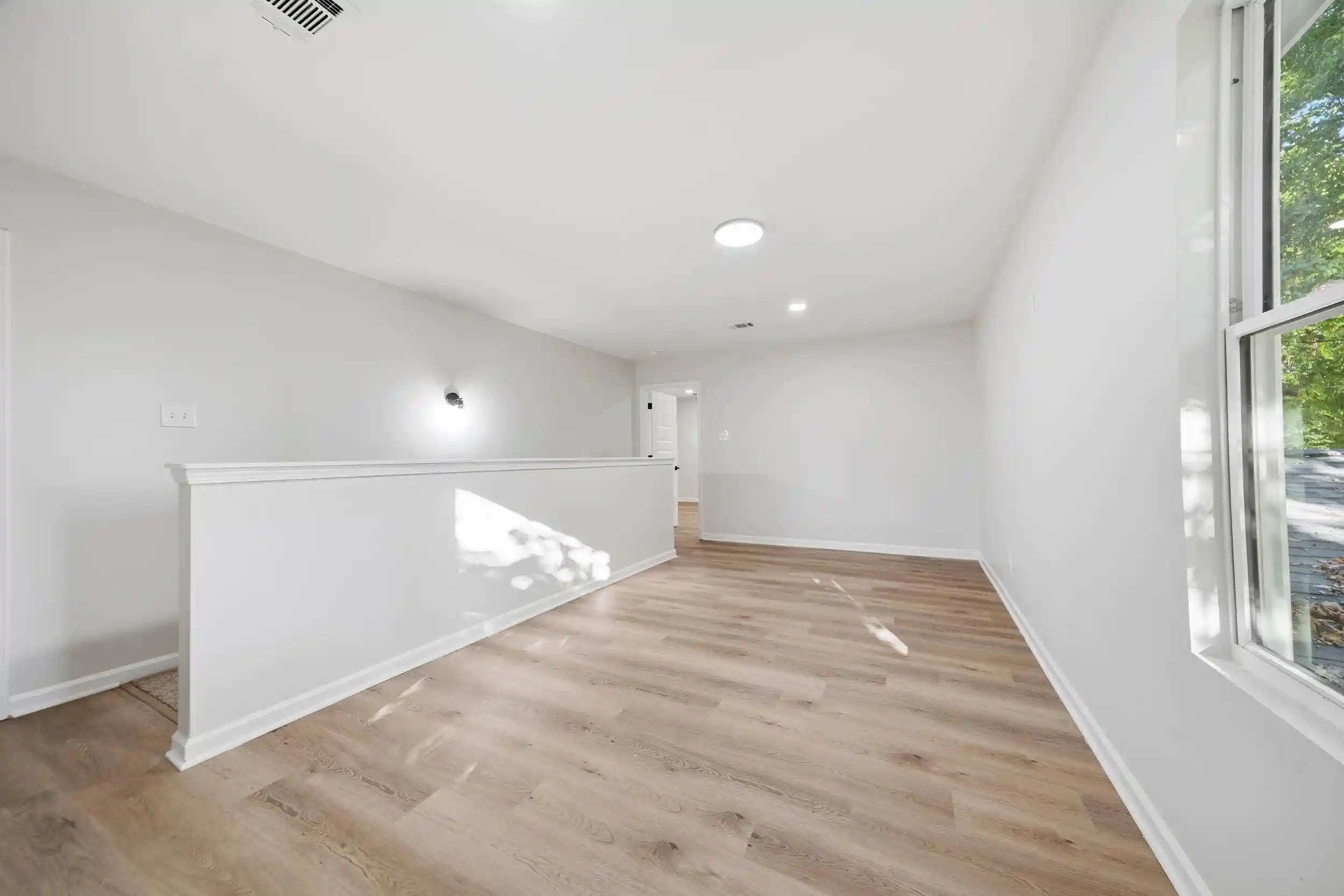 Photo 3 of Single family home for sale at 1041 Alice Ave, Memphis, TN 38106 | MLS# 10232093 | Listing updated on 2026-10-09