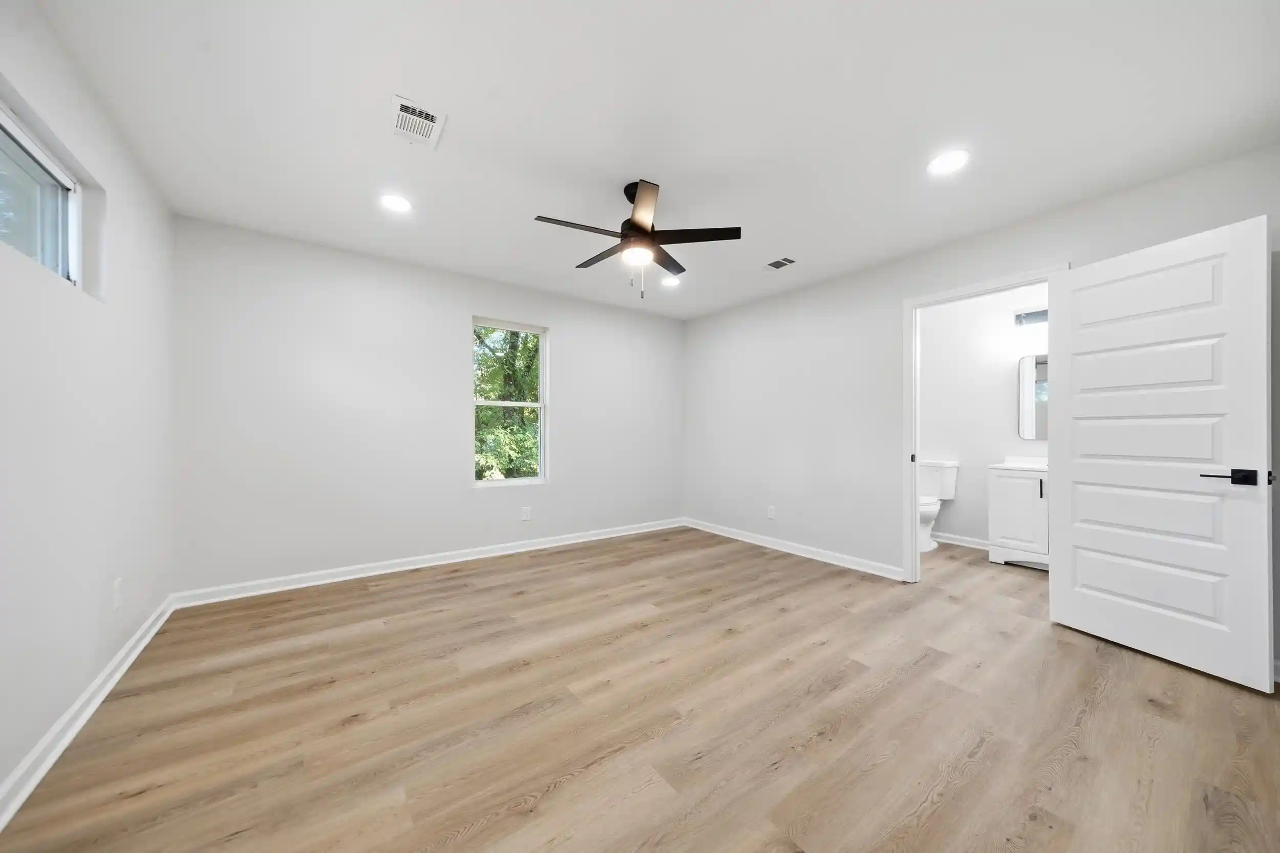 Photo 3 of Single family home for sale at 1041 Alice Ave, Memphis, TN 38106 | MLS# 10232093 | Listing updated on 2026-10-09