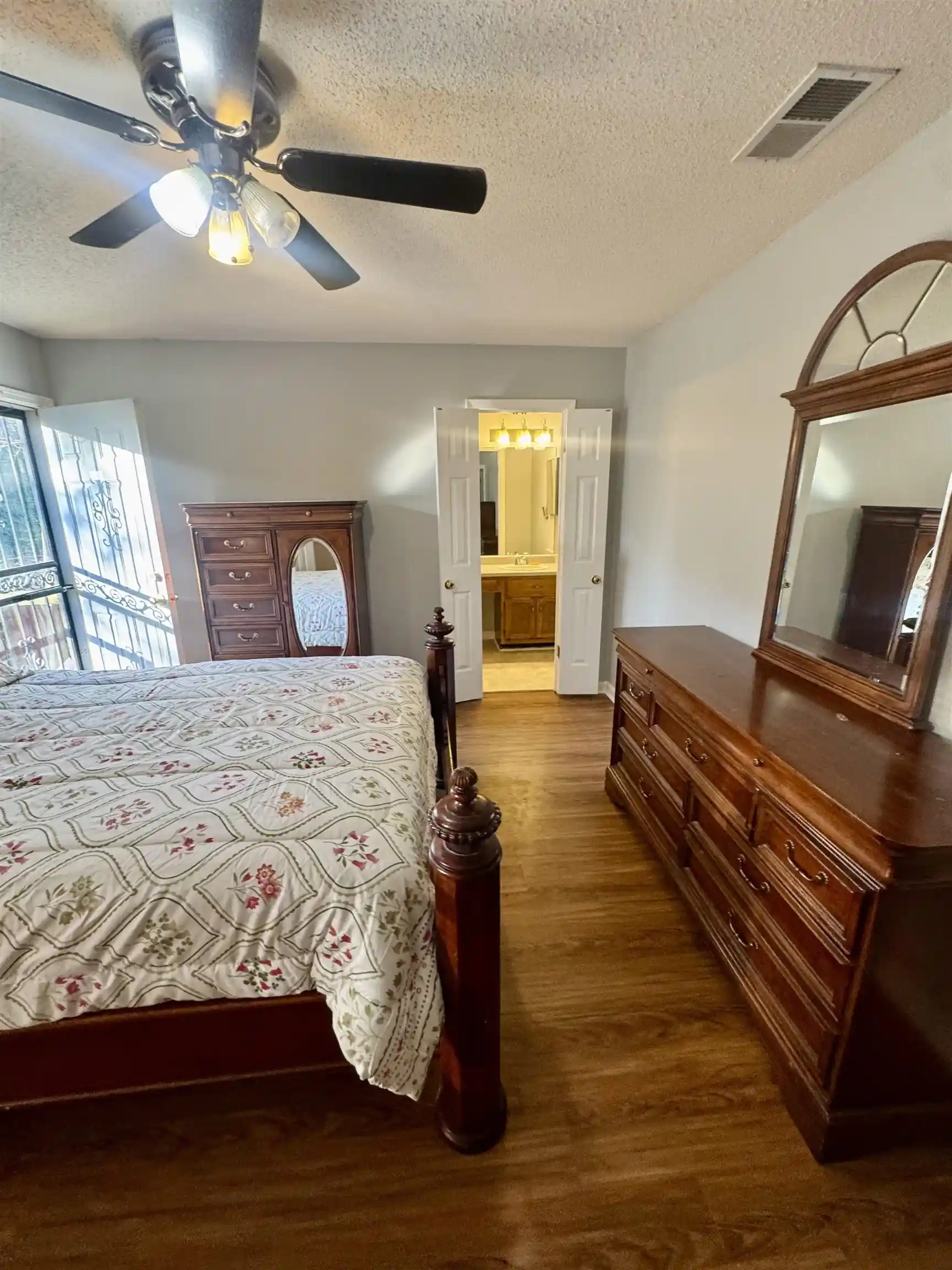Photo 2 of Single family home for sale at 5791 Hickory Cmns Dr, Memphis, TN 38141 | MLS# 10232096 | Listing updated on 2026-10-23