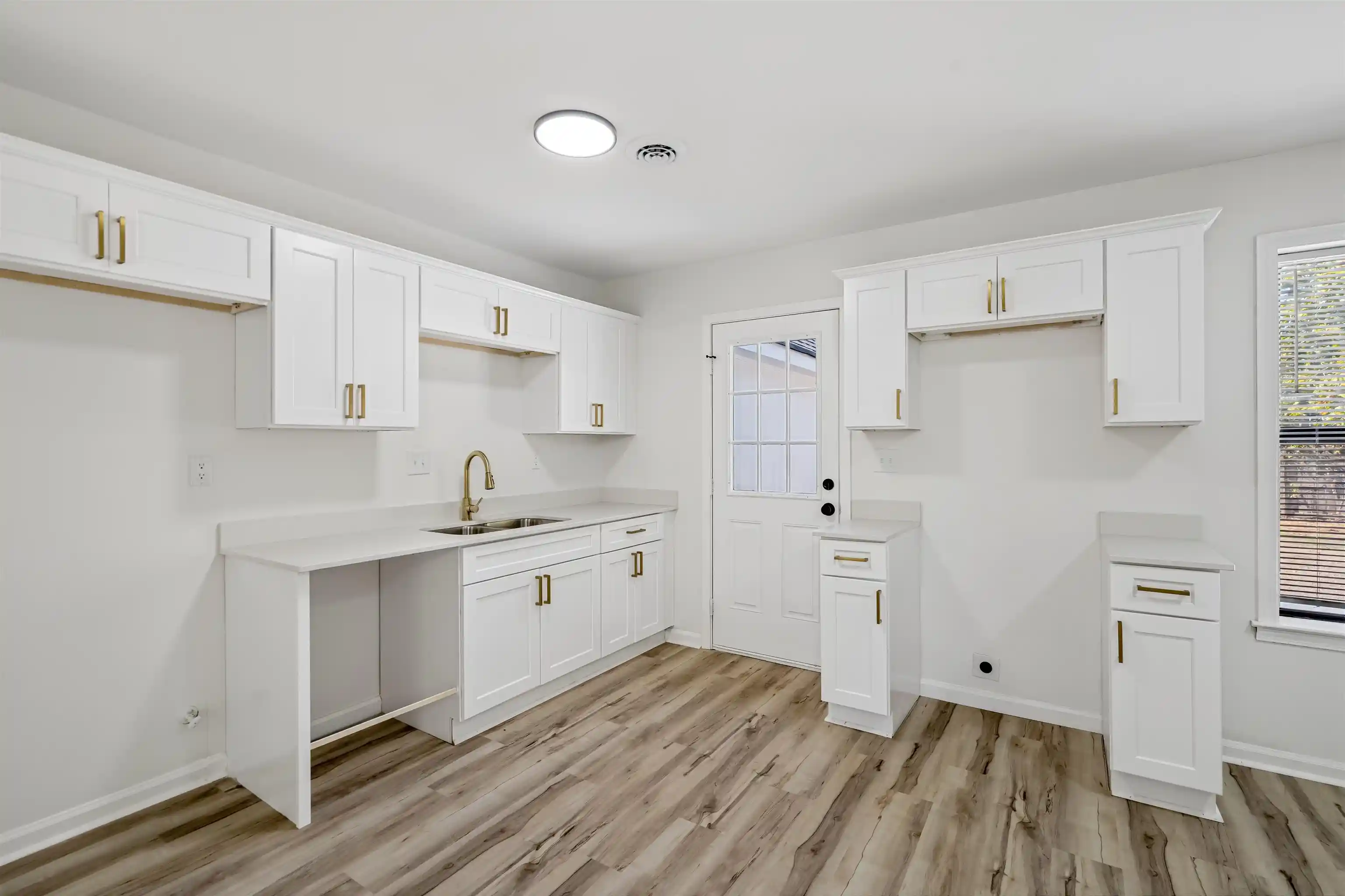 Photo 3 of Sale Pending at 4241 Shadowfall Dr, Memphis, TN 38141 | MLS# 10232102 | Listing updated on 2026-10-14