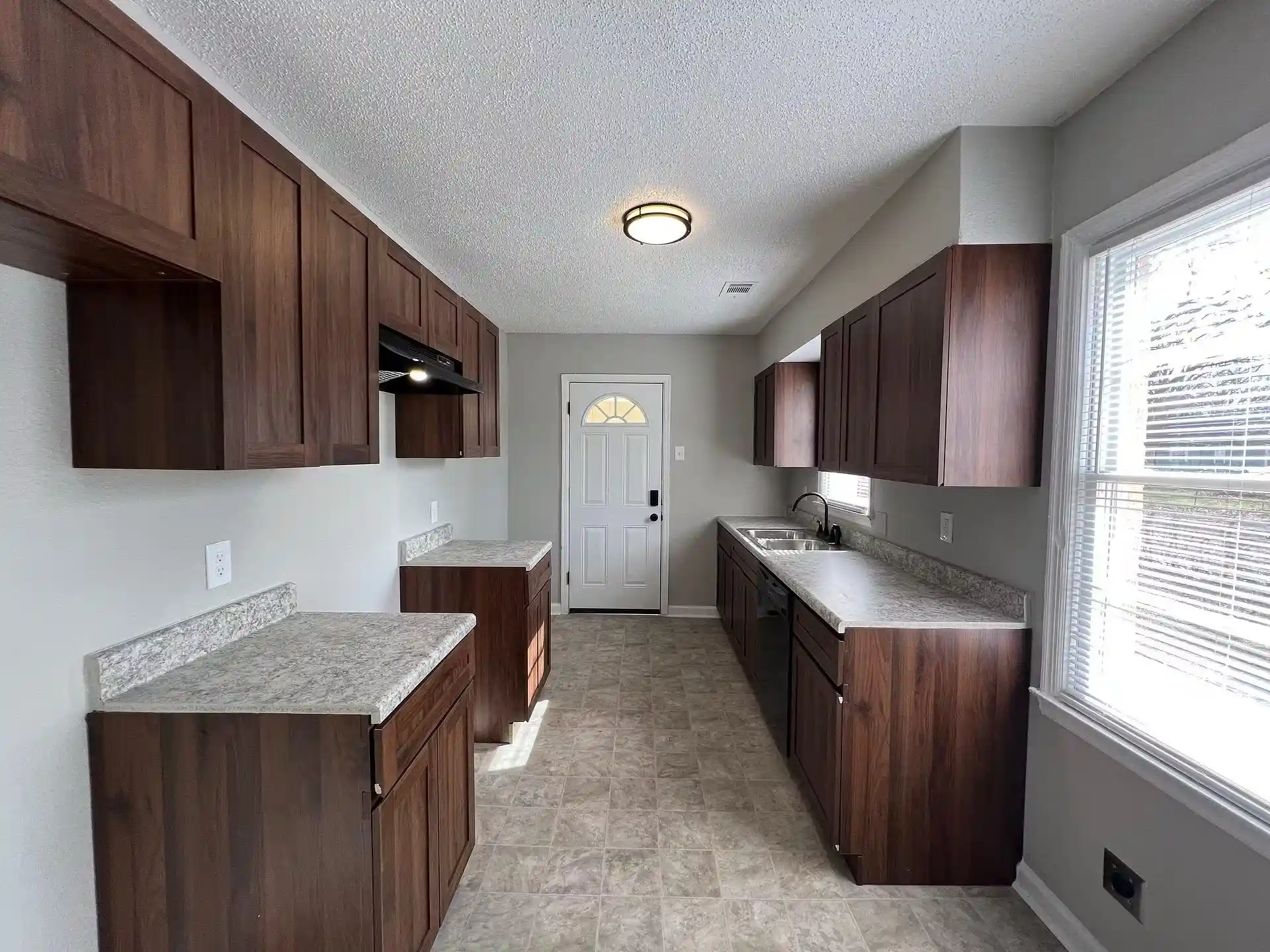 Photo 2 of Sale Pending at 4094 Grantham Rd, Memphis, TN 38109 | MLS# 10232130 | Listing updated on 2026-10-09