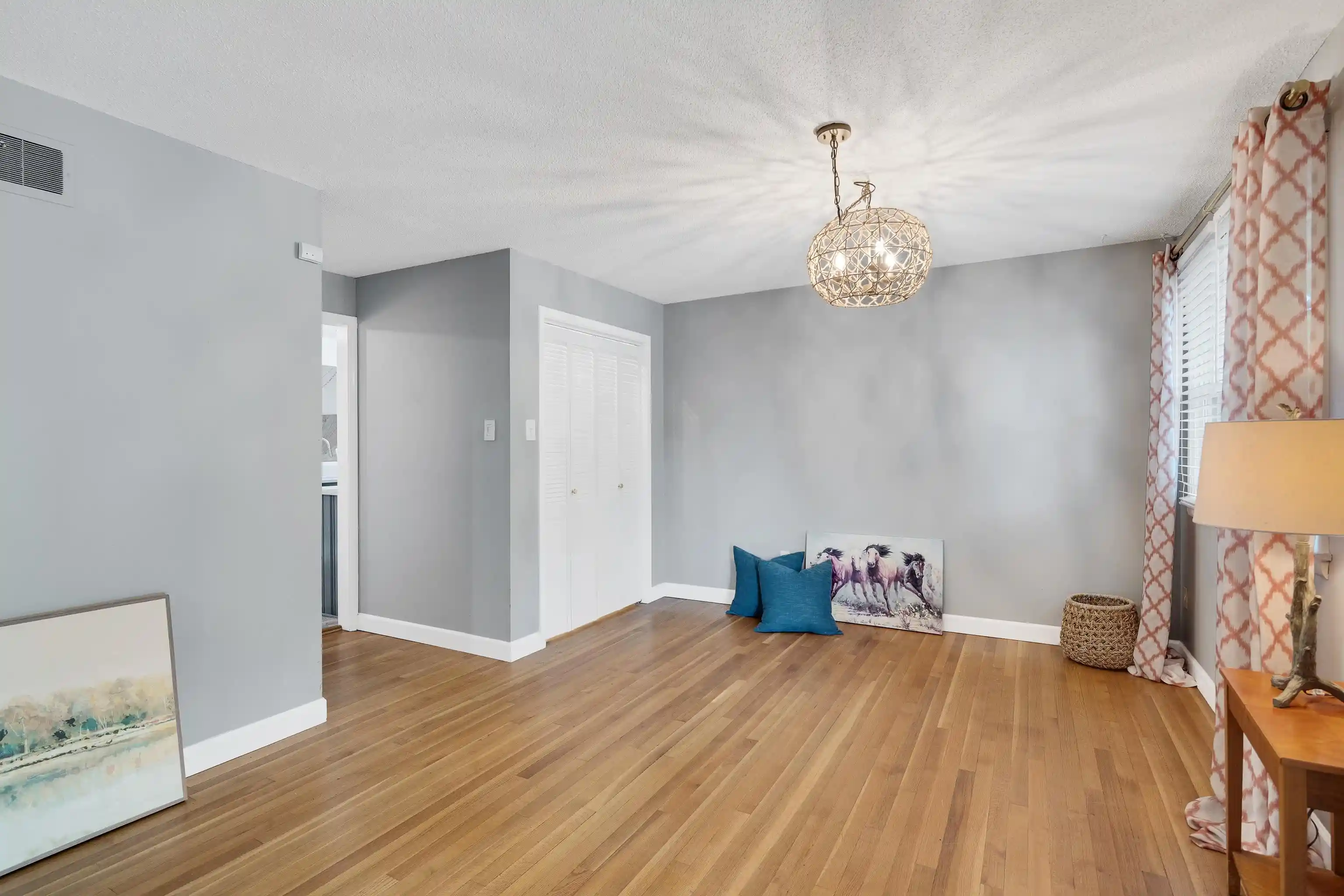 Photo 2 of Single family home for sale at 1231 S White Sta Rd, Memphis, TN 38117 | MLS# 10232155 | Listing updated on 2026-10-10