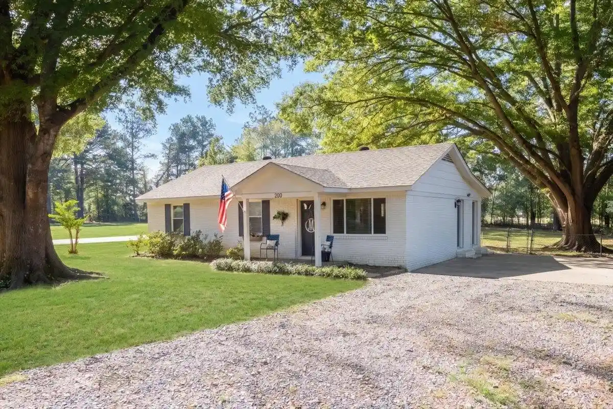 Photo 1 of Single family home for sale at 200 Main St, Moscow, TN 38057 | MLS# 10232156 | Listing updated on 2026-10-10