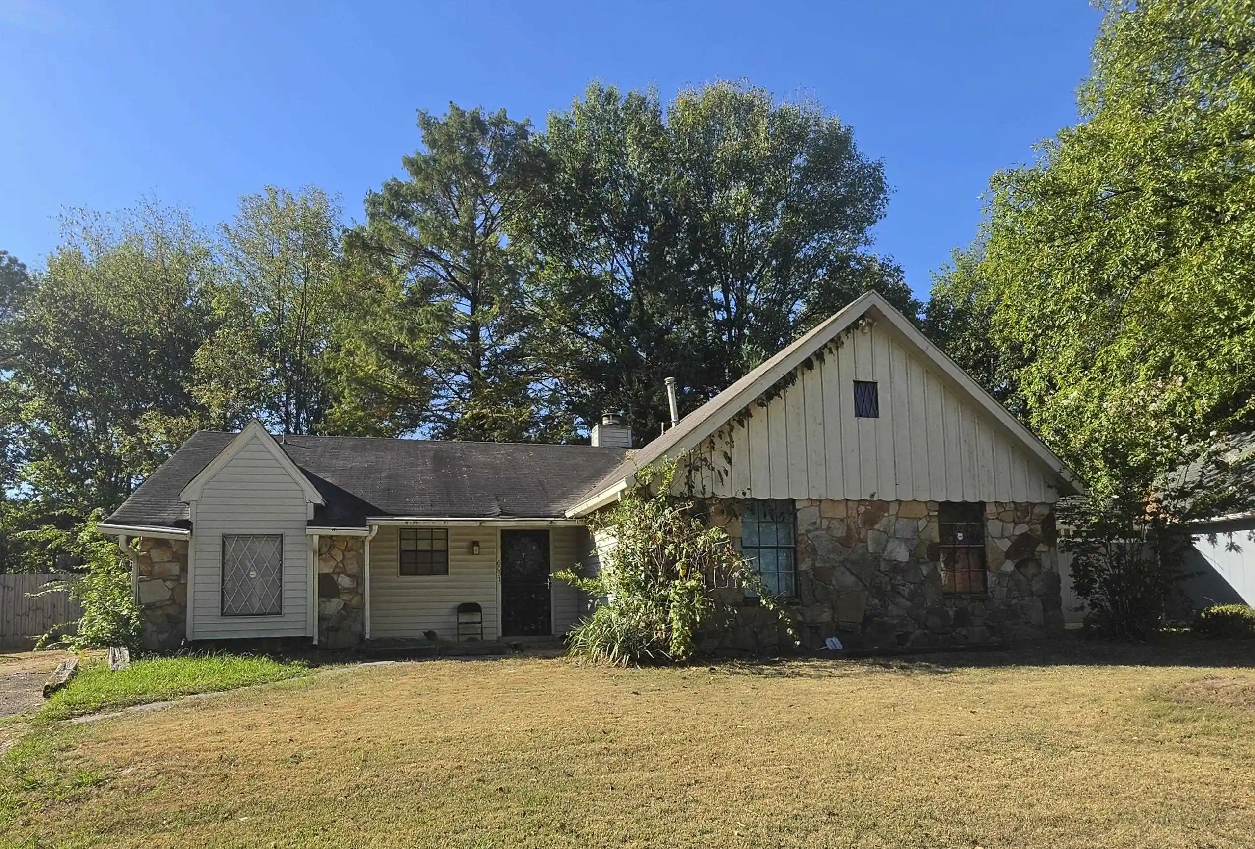 Photo 1 of Sale Pending at 6057 Whisper Valley Dr, Memphis, TN 38141 | MLS# 10232160 | Listing updated on 2026-10-15