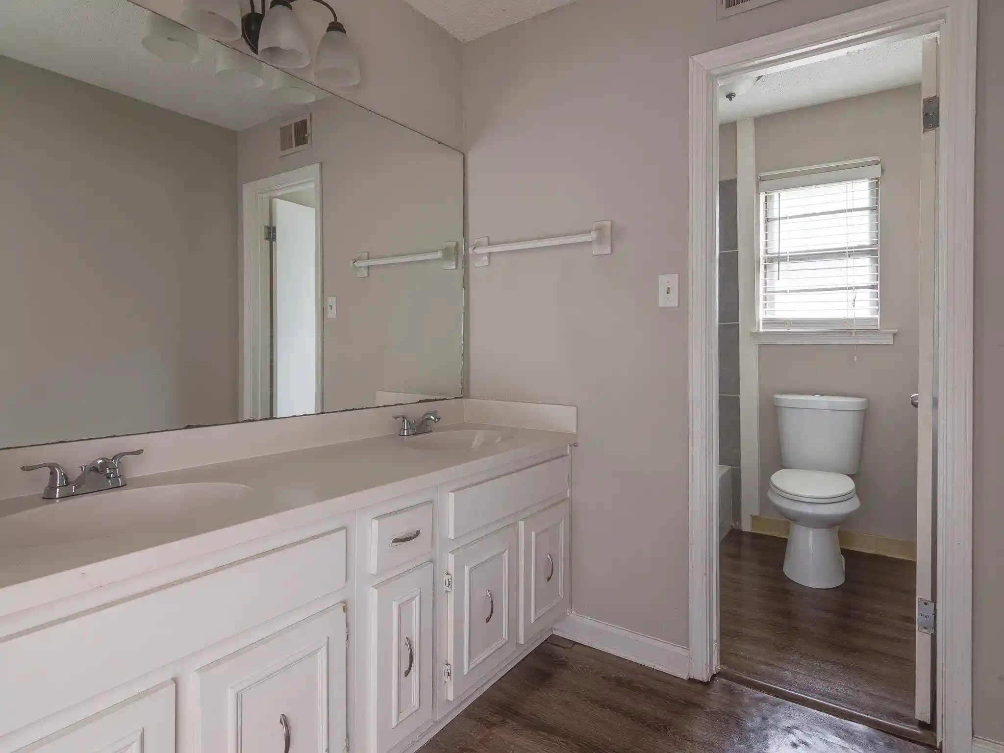 Photo 2 of Single family home for sale at 6077 Selkirk Dr, Memphis, TN 38115 | MLS# 10232190 | Listing updated on 2026-10-22