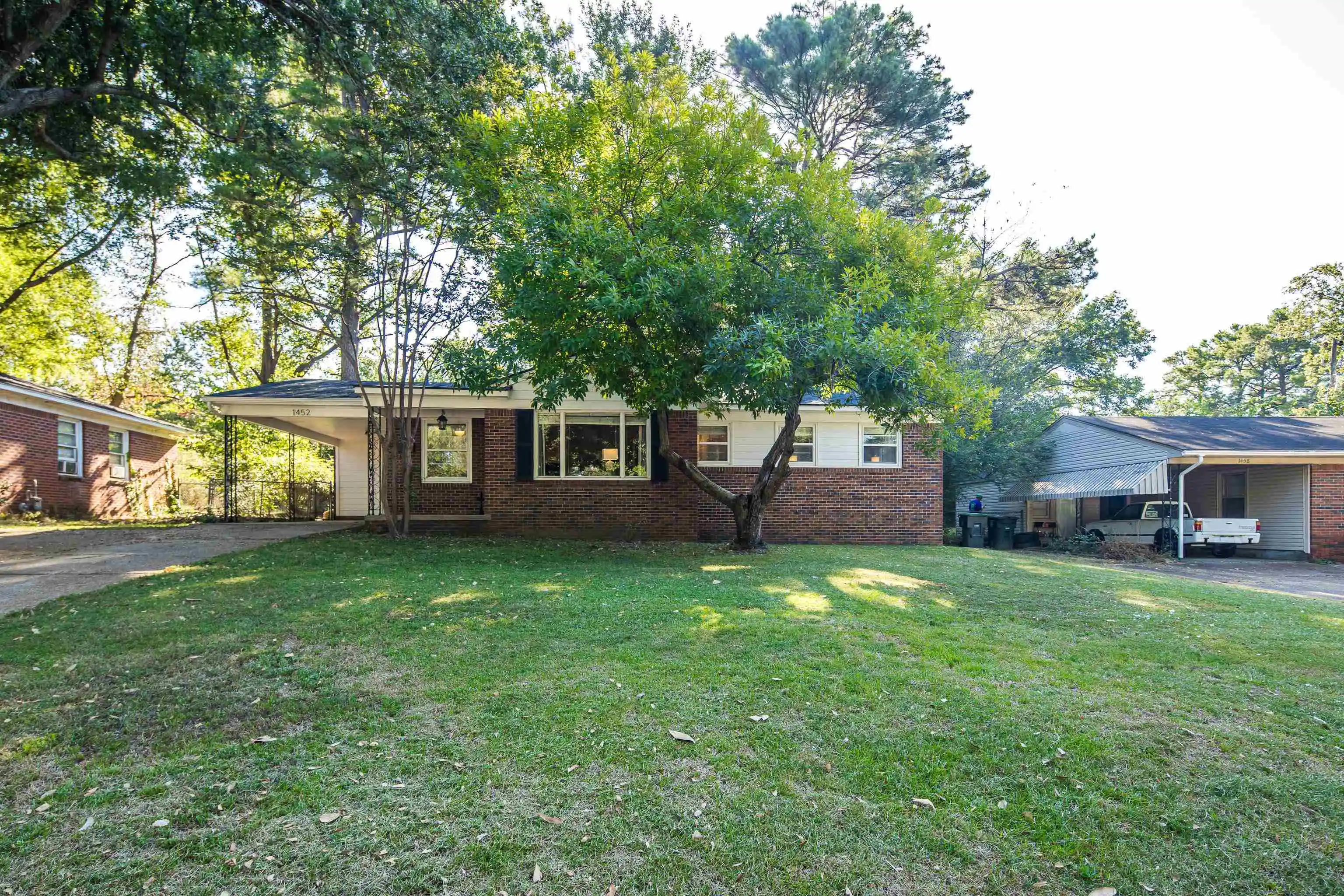 Photo 1 of Single family home for sale at 1452 S White Sta Rd, Memphis, TN 38117 | MLS# 10232194 | Listing updated on 2026-10-21