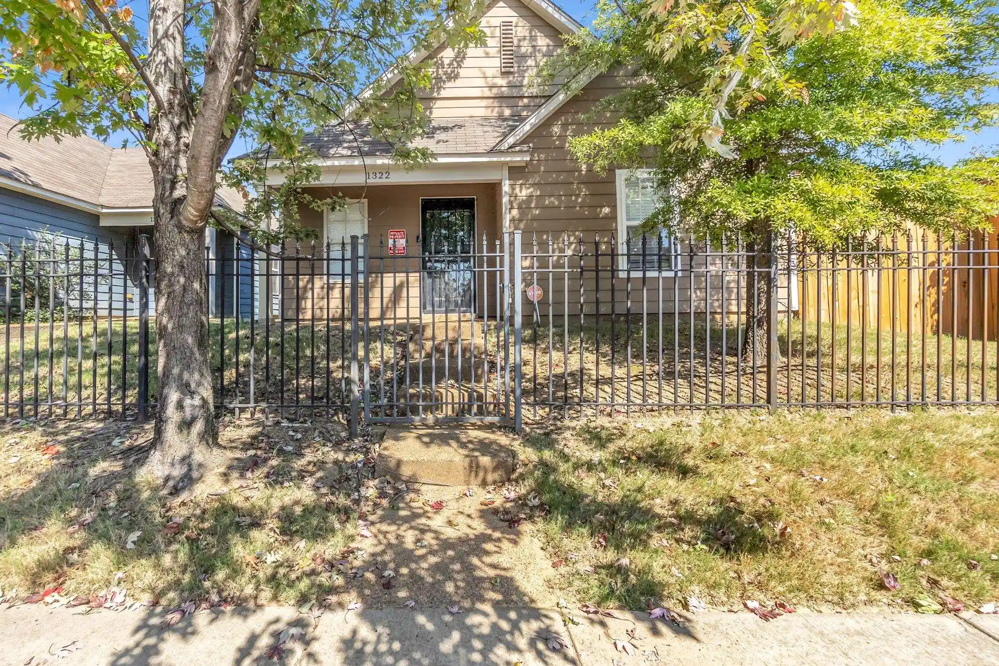 Photo 1 of Single family home for sale at 1322 Larkin Ave, Memphis, TN 38104 | MLS# 10232265 | Listing updated on 2026-10-12