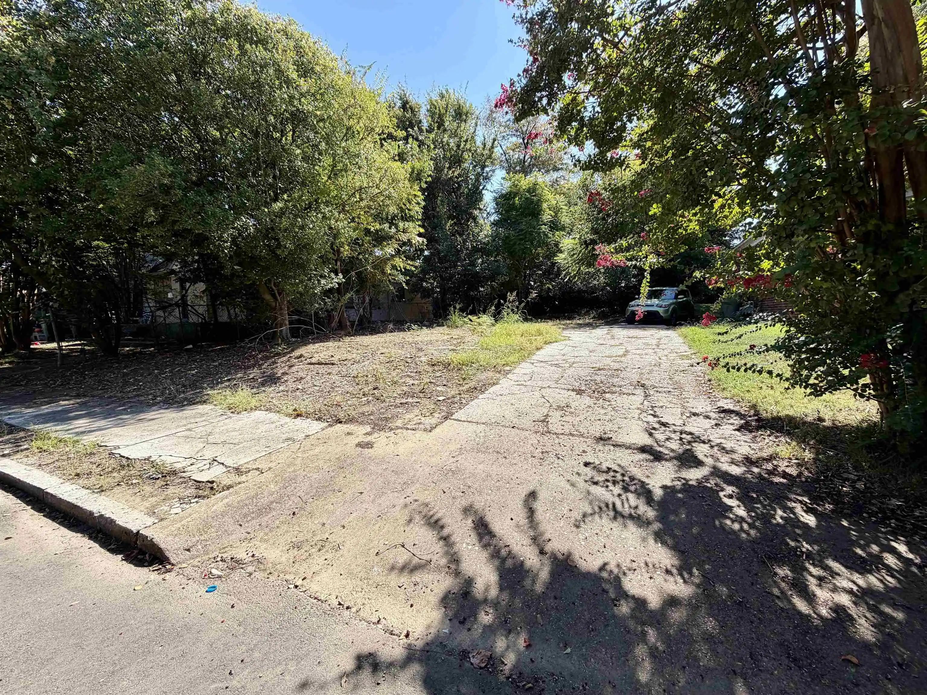 Photo 1 of Land for sale at 2425 Forrest Ave, Memphis, TN 38112 | MLS# 10232270 | Listing updated on 2026-10-12