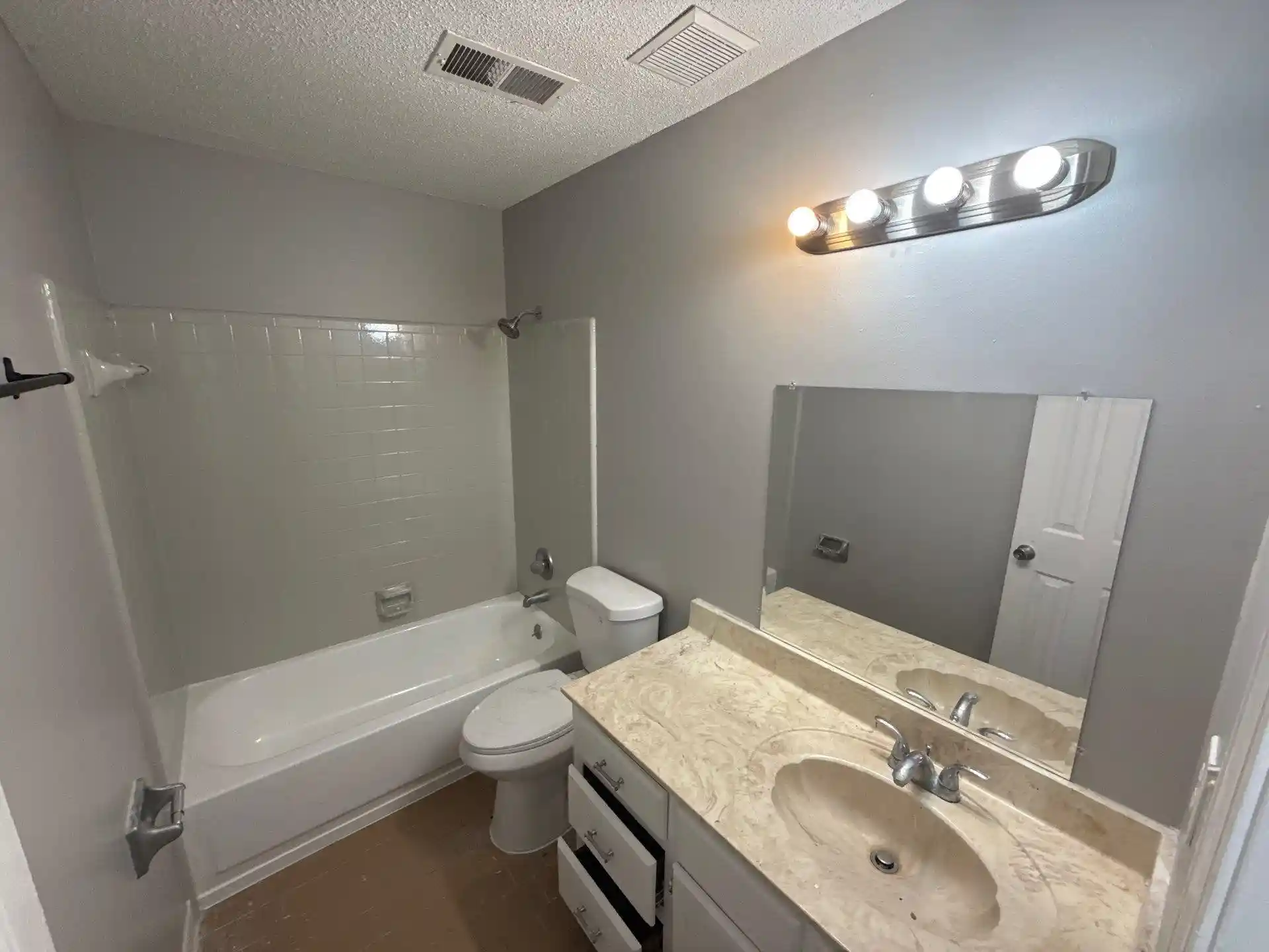 Photo 2 of Single family home for sale at 6743 Keystone Dr, Memphis, TN 38115 | MLS# 10232328 | Listing updated on 2026-10-13