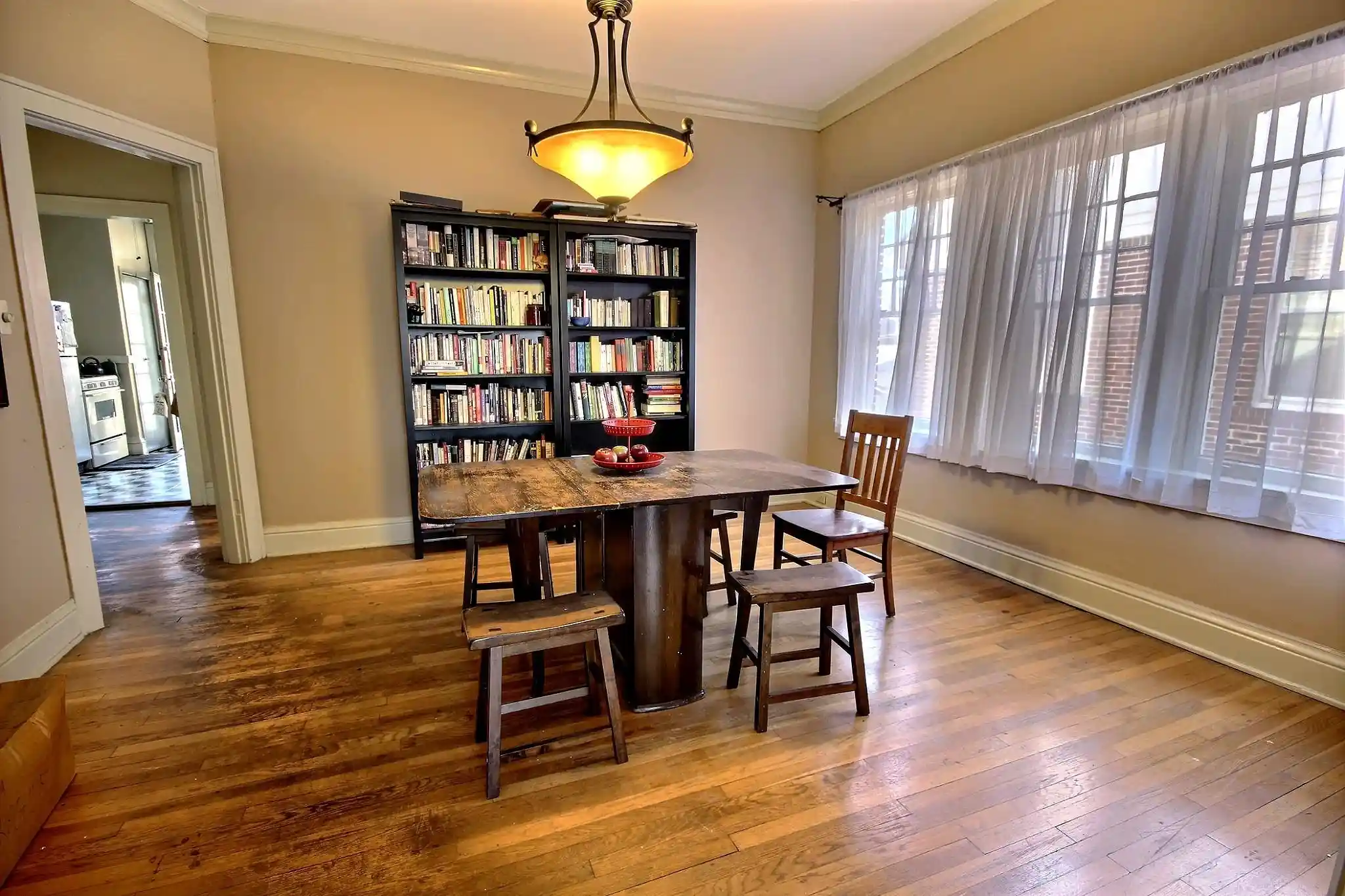 Listing Photo 2 - Condo for sale in building located at 334 N Mclean St, Memphis, TN 38112