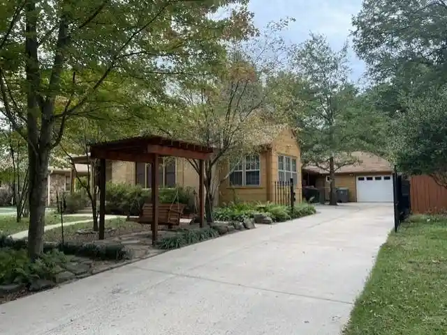 Photo 1 of Single family home for sale at 1020 Sandra St, Memphis, TN 38122 | MLS# 10232412 | Listing updated on 2026-10-14