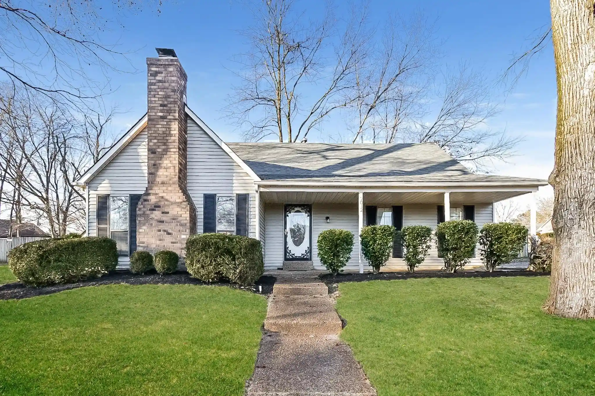 Photo 1 of Single family home for sale at 7012 Oakland Chase Dr, Memphis, TN 38125 | MLS# 10232430 | Listing updated on 2026-10-14