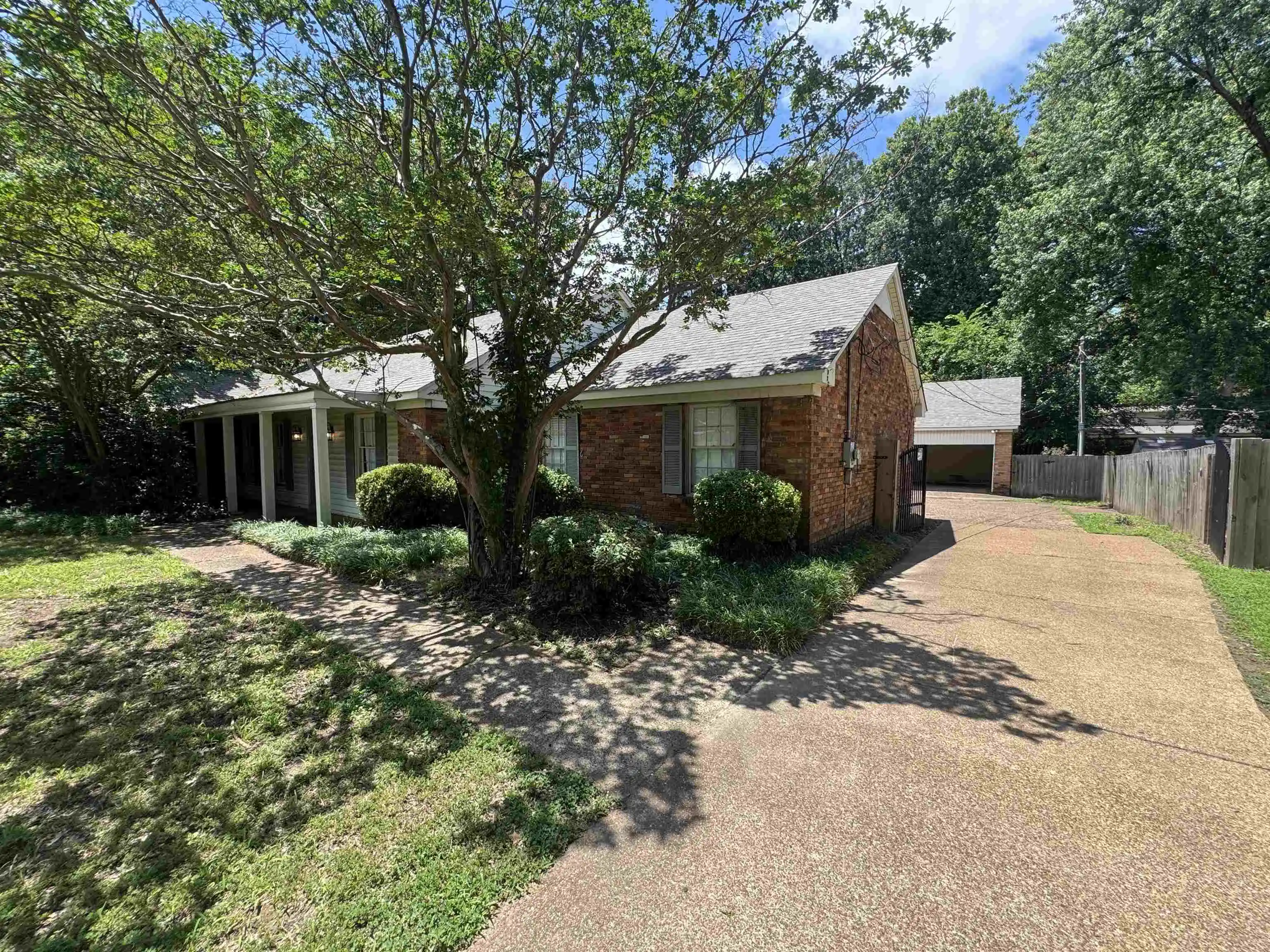 Photo 1 of Single family home for sale at 99 Perkins Ext, Memphis, TN 38117 | MLS# 10232450 | Listing updated on 2026-10-15