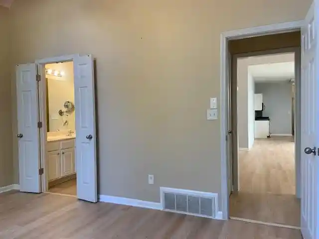 Photo 4 of Single family home for sale at 1353 Is Shore Dr, Memphis, TN 38103 | MLS# 10232516 | Listing updated on 2026-10-29