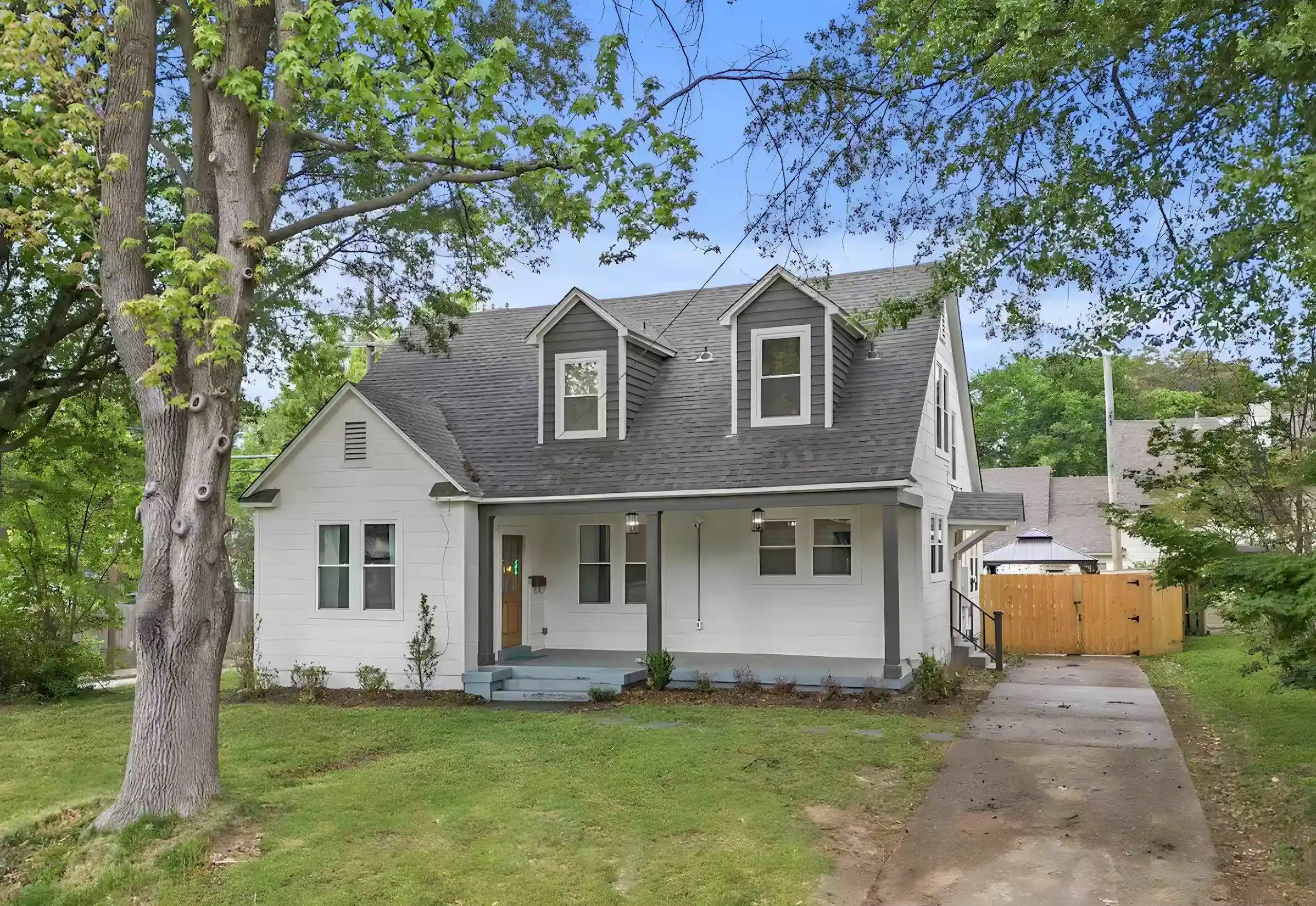 Photo 1 of Sale Pending at 1914 Evelyn Ave, Memphis, TN 38104 | MLS# 10232538 | Listing updated on 2026-10-17