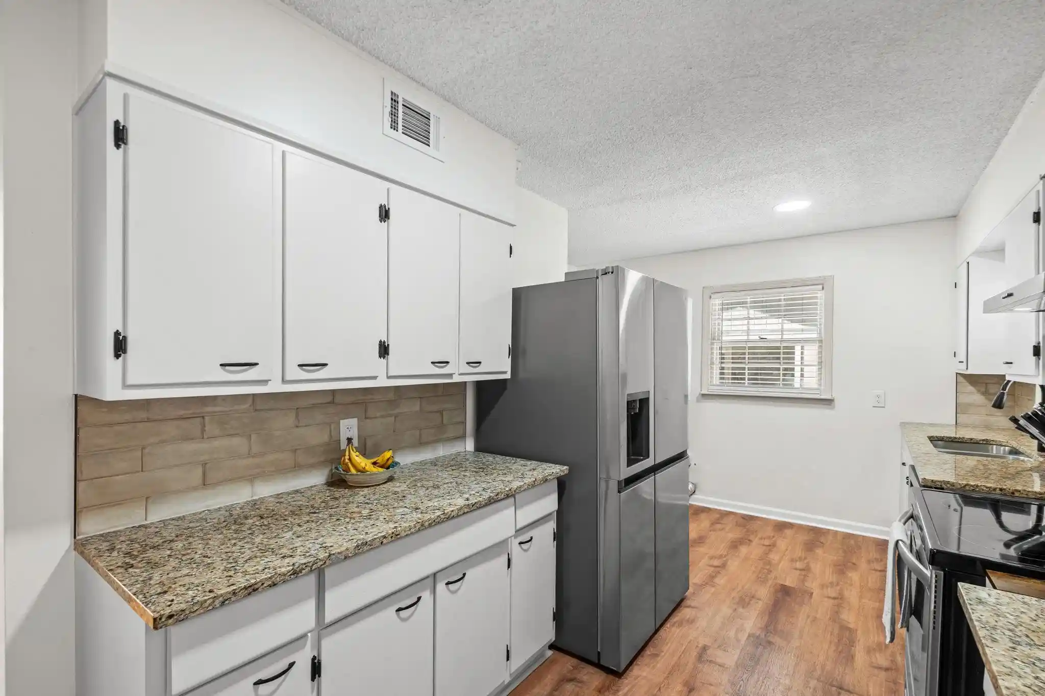 Photo 2 of Sale Pending at 5240 Edenshire Ave, Memphis, TN 38117 | MLS# 10232543 | Listing updated on 2026-10-21