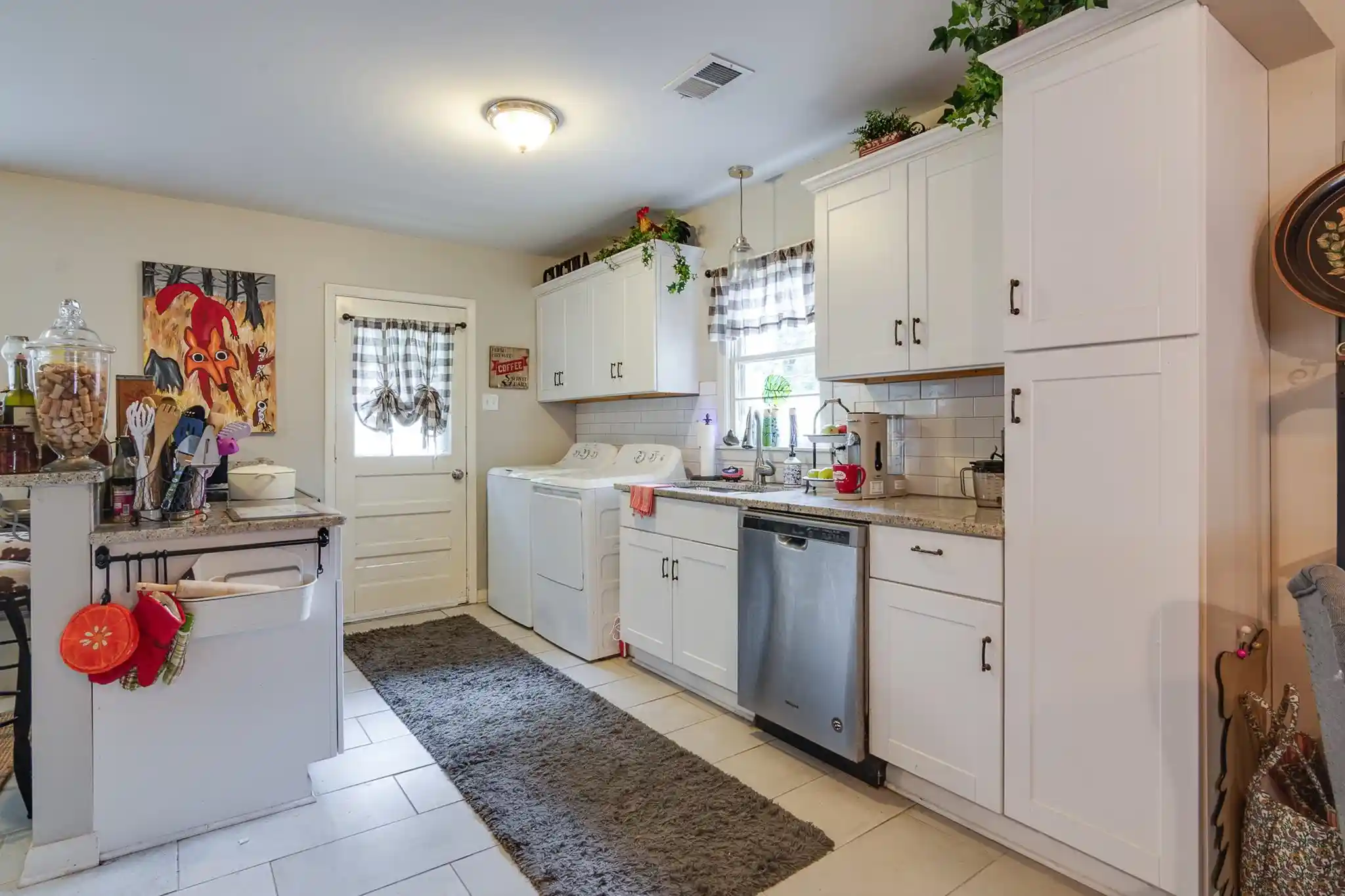 Photo 3 of Single family home for sale at 1519 Ivy Rd, Memphis, TN 38117 | MLS# 10232579 | Listing updated on 2026-10-16