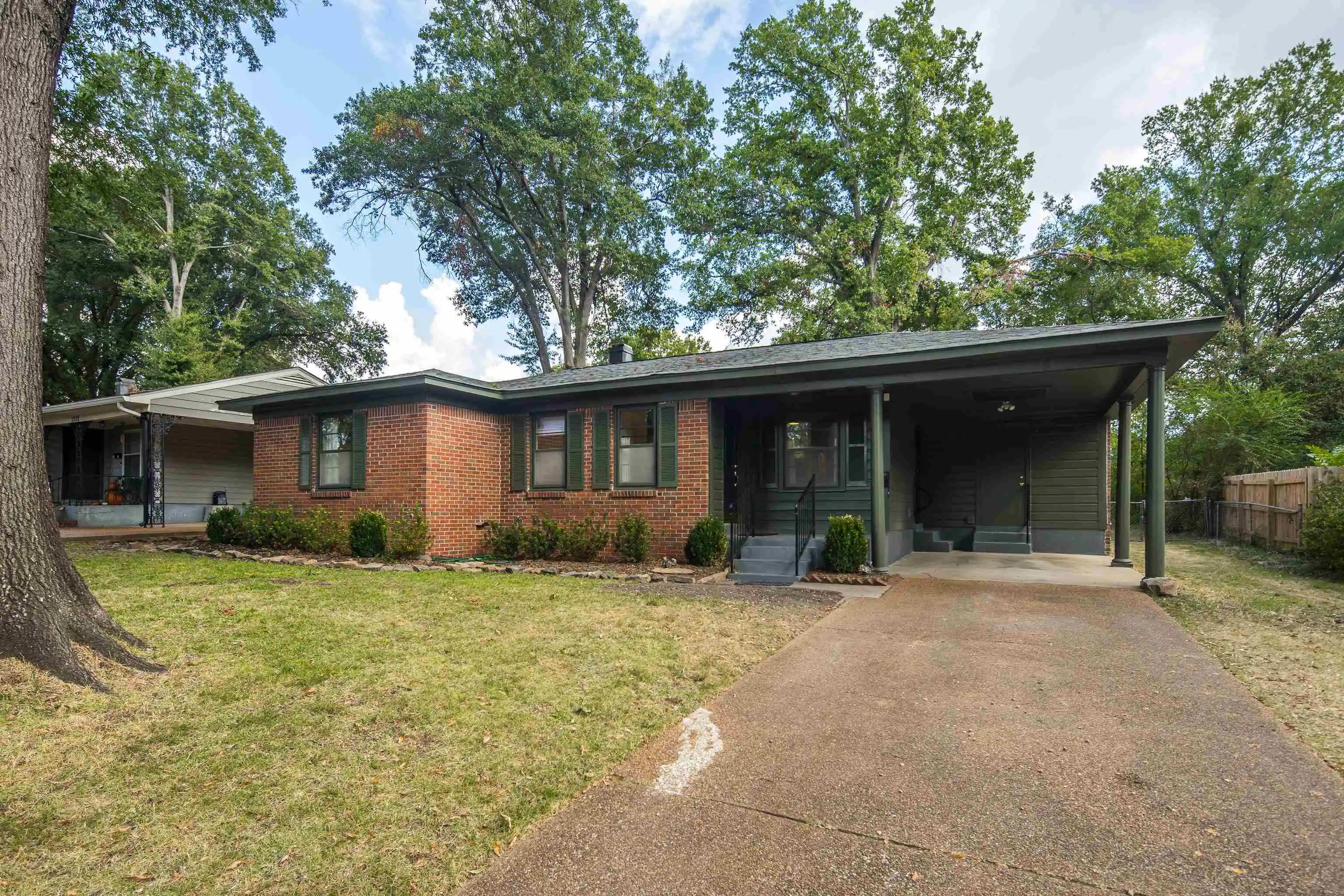Photo 1 of Single family home for sale at 1384 Woodston Rd, Memphis, TN 38117 | MLS# 10232636 | Listing updated on 2026-10-24