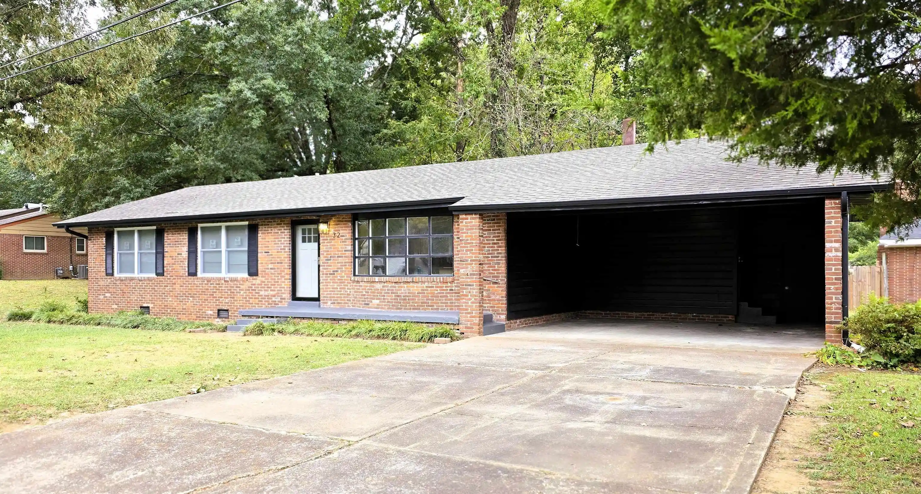 Photo 2 of Single family home for sale at 32 Cherokee Dr, Jackson, TN 38301 | MLS# 10232639 | Listing updated on 2026-10-17