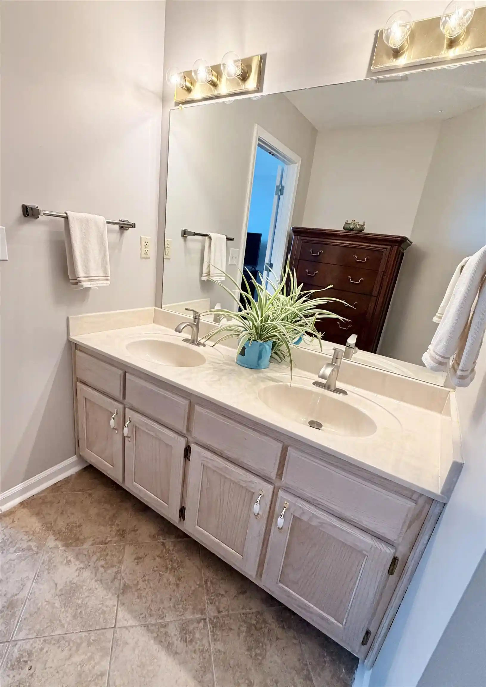 Photo 2 of Sale Pending at 1857 Winship Dr, Cordova, TN 38016 | MLS# 10232643 | Listing updated on 2026-10-21