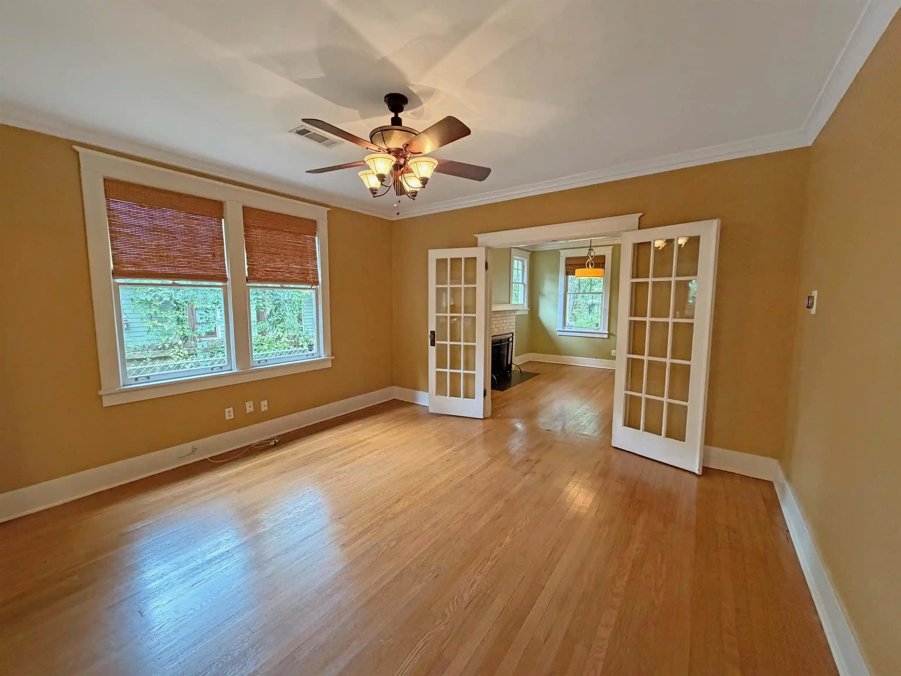 Photo 2 of Sale Pending at 2075 Evelyn Ave, Memphis, TN 38104 | MLS# 10232644 | Listing updated on 2026-10-18