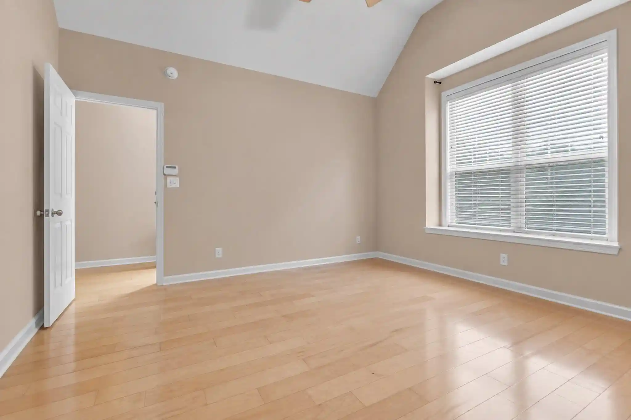Photo 2 of Single family home for sale at 1458 Is Town Cv, Memphis, TN 38103 | MLS# 10232675 | Listing updated on 2026-10-25