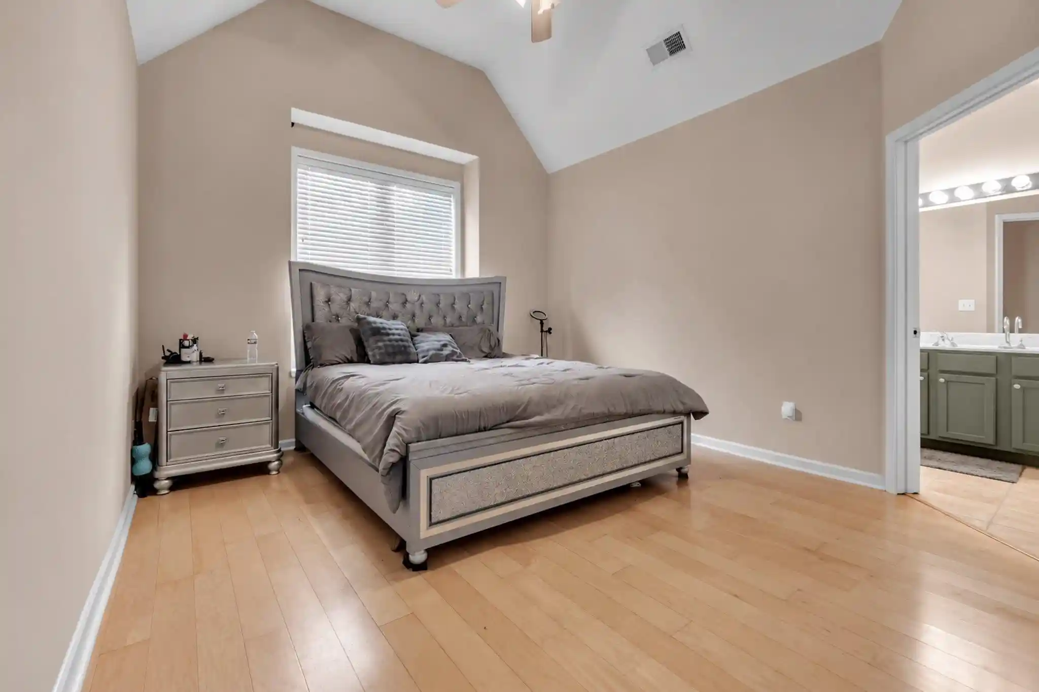 Photo 3 of Single family home for sale at 1458 Is Town Cv, Memphis, TN 38103 | MLS# 10232675 | Listing updated on 2026-10-25