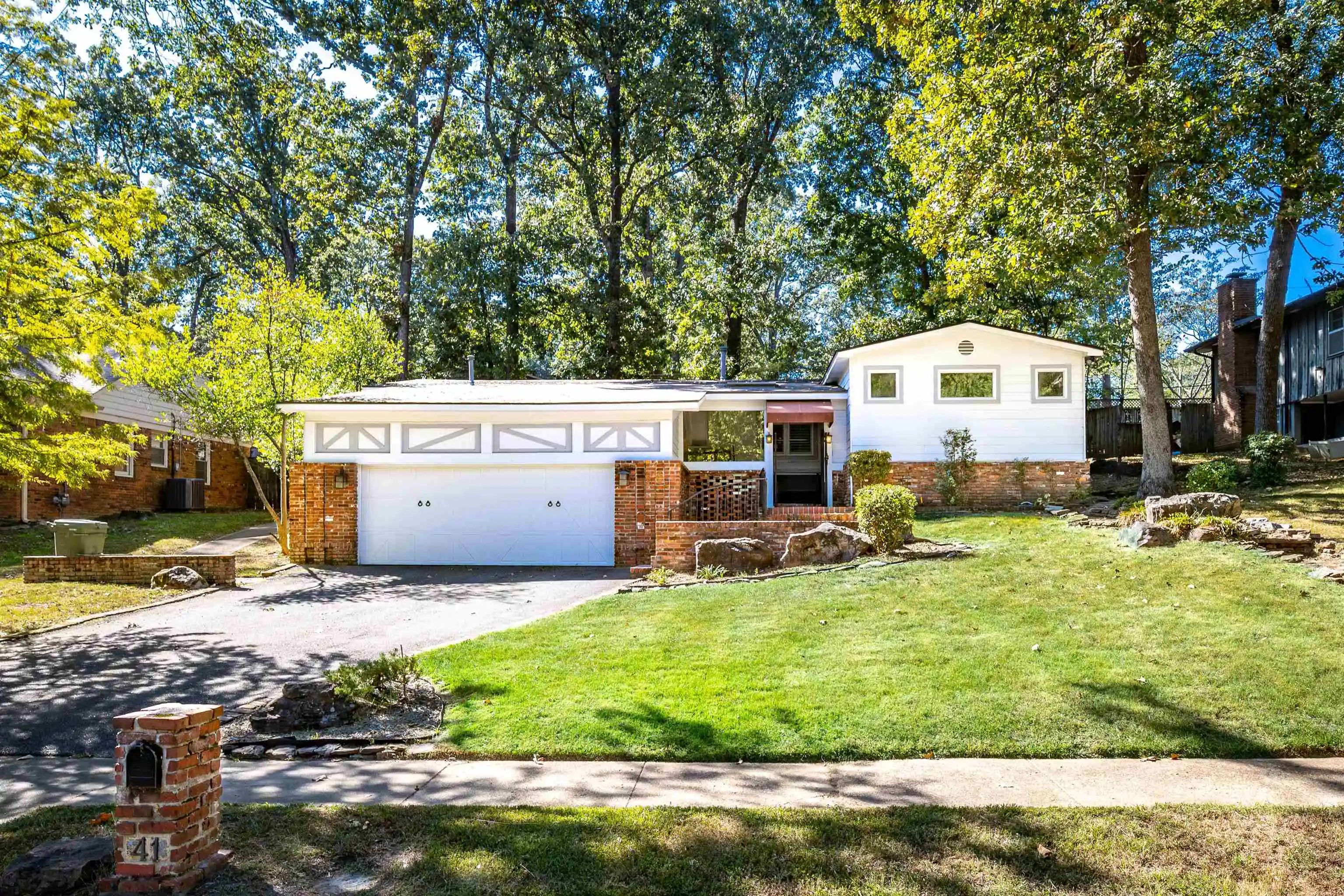 Photo 1 of Single family home for sale at 41 E Yates Rd, Memphis, TN 38120 | MLS# 10232804 | Listing updated on 2026-10-20
