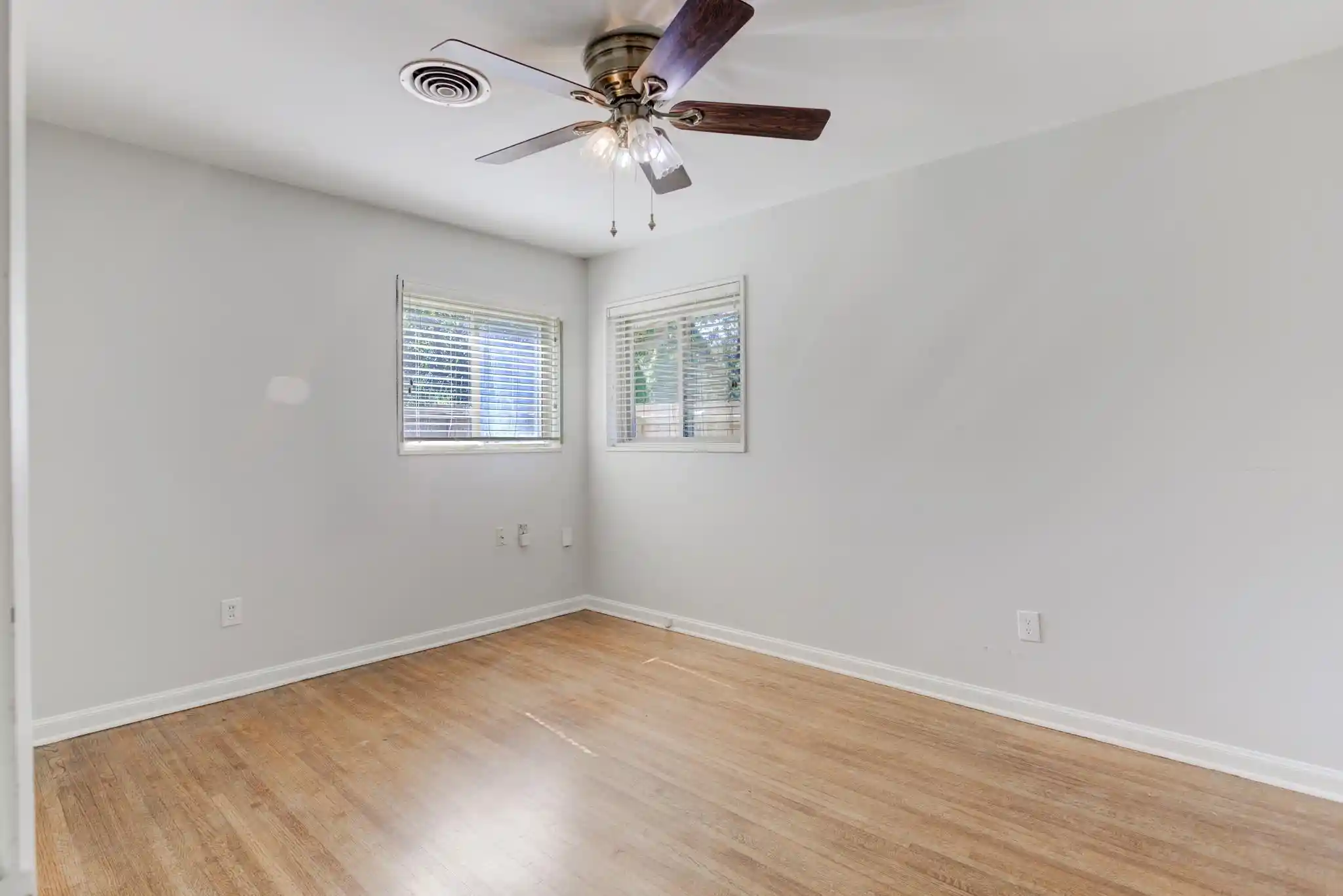 Photo 2 of Single family home for sale at 5019 Welchshire Ave, Memphis, TN 38117 | MLS# 10232818 | Listing updated on 2026-10-20