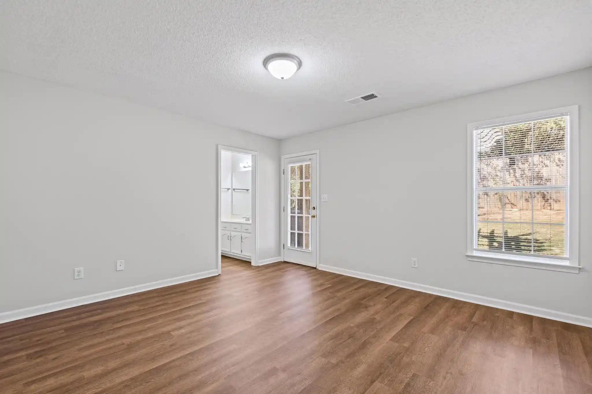 Photo 2 of Townhouse for sale at 5836 Ashridge Pl, Memphis, TN 38141 | MLS# 10232831 | Listing updated on 2026-10-29