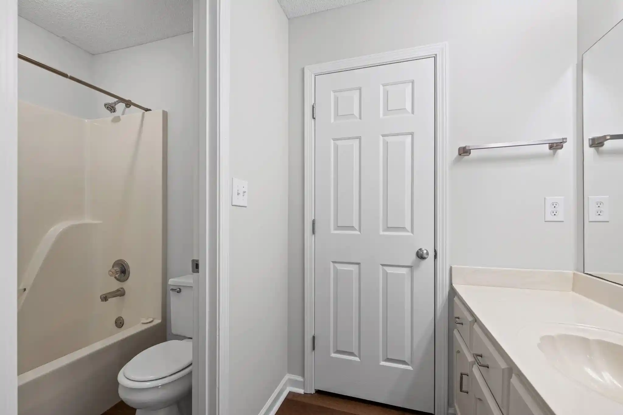 Photo 4 of Townhouse for sale at 5836 Ashridge Pl, Memphis, TN 38141 | MLS# 10232831 | Listing updated on 2026-10-29